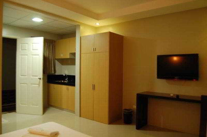 Rumi Apartelle Hotel
