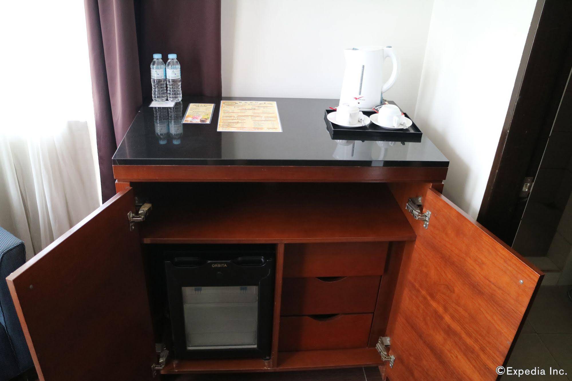 Avenue Suites