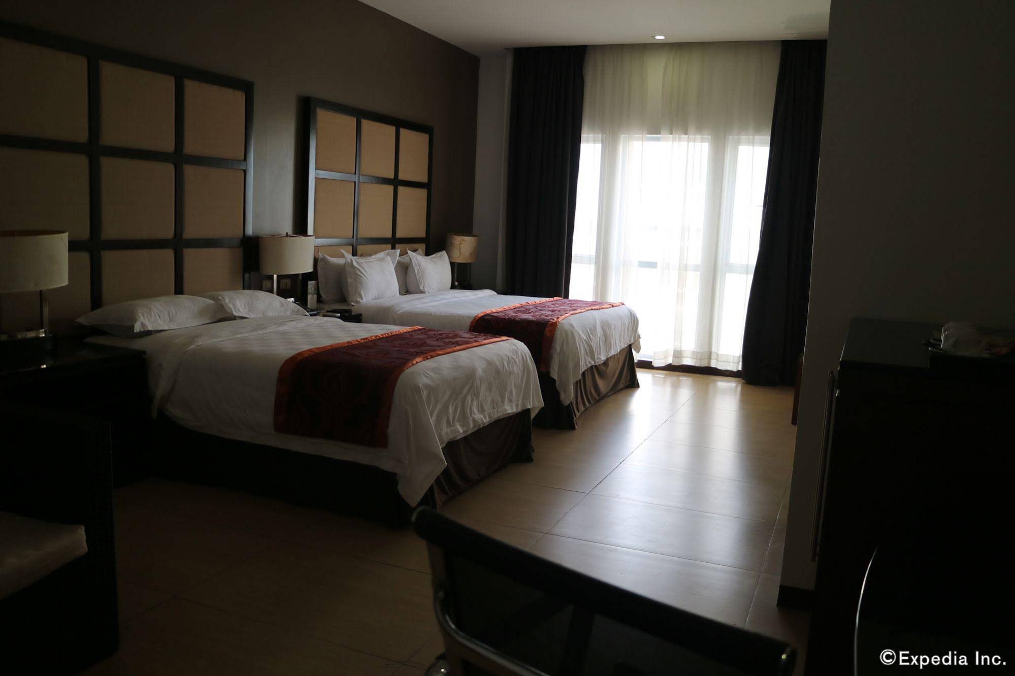 Avenue Suites