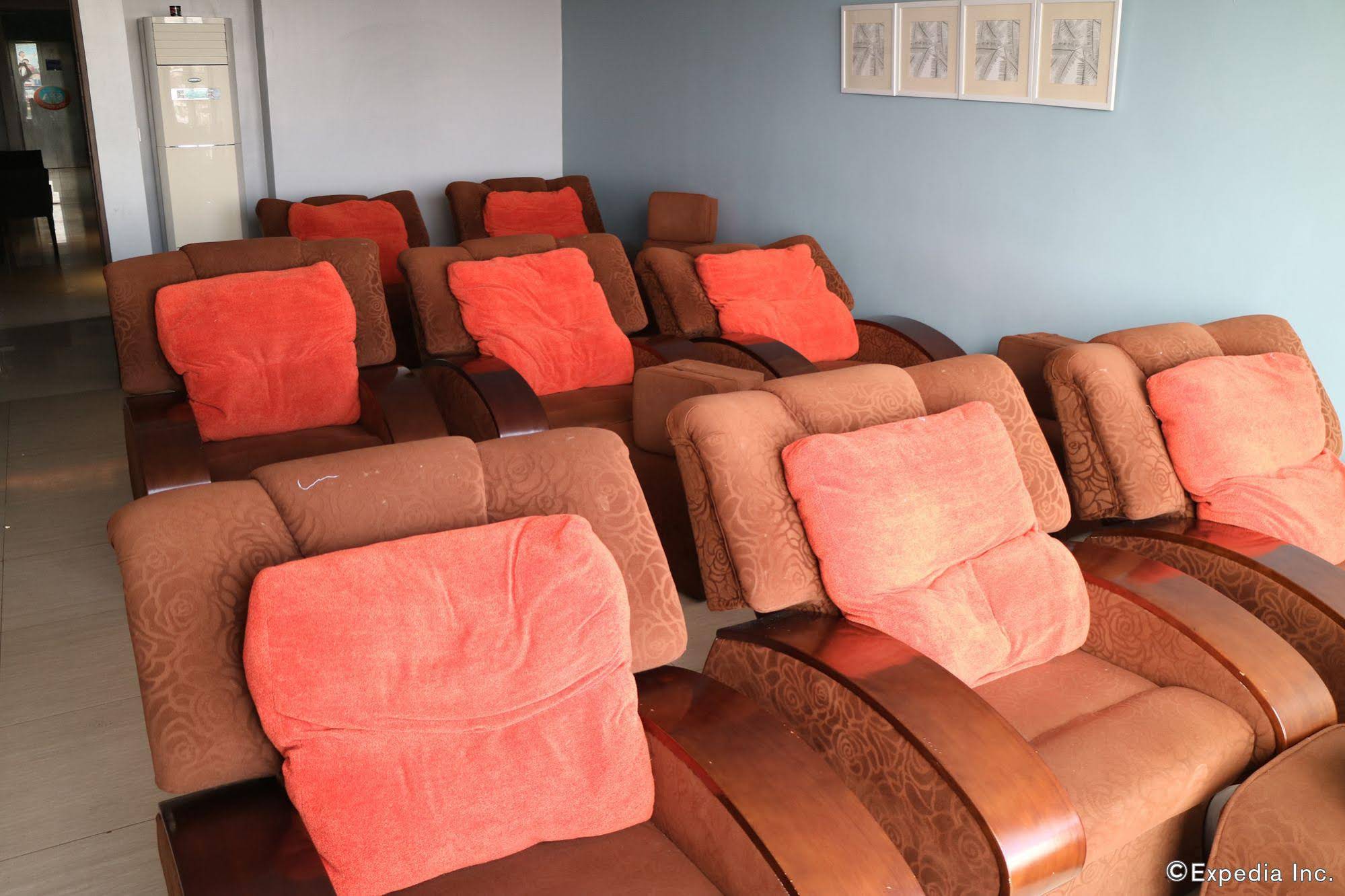 Avenue Suites