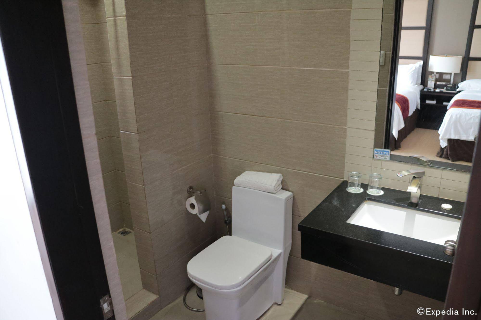 Avenue Suites
