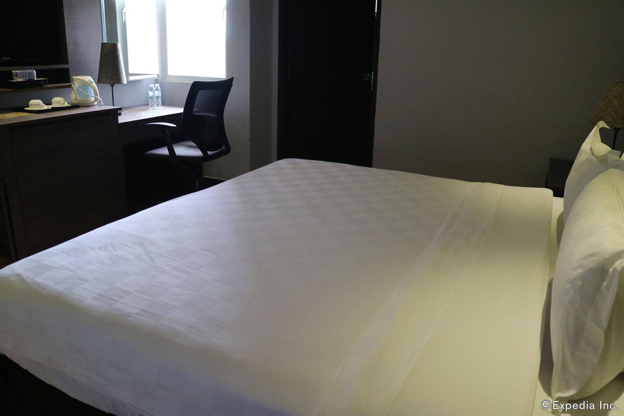 Avenue Suites