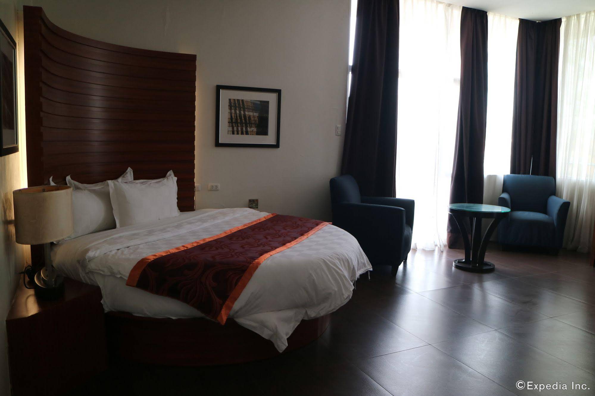 Avenue Suites