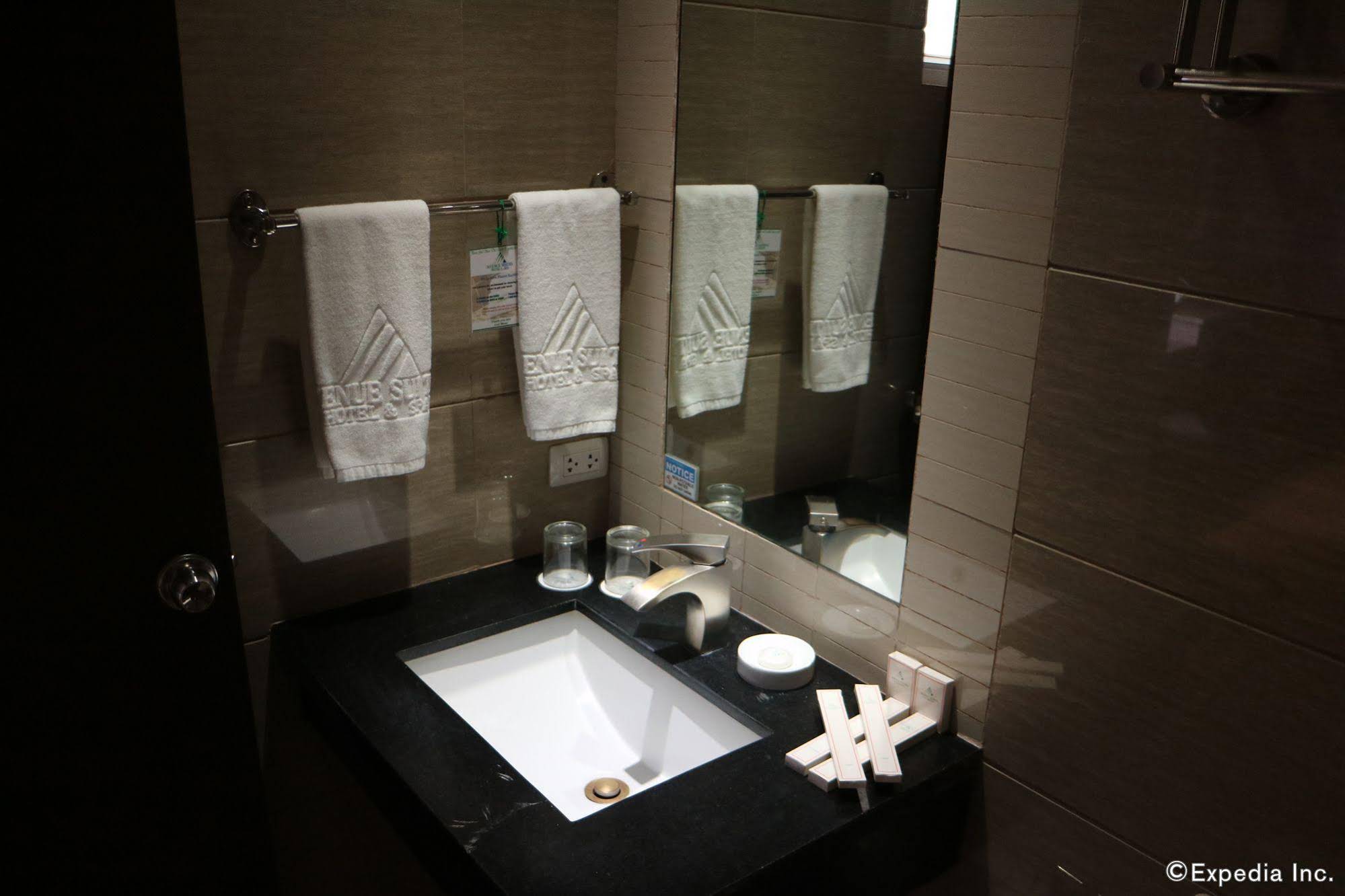 Avenue Suites