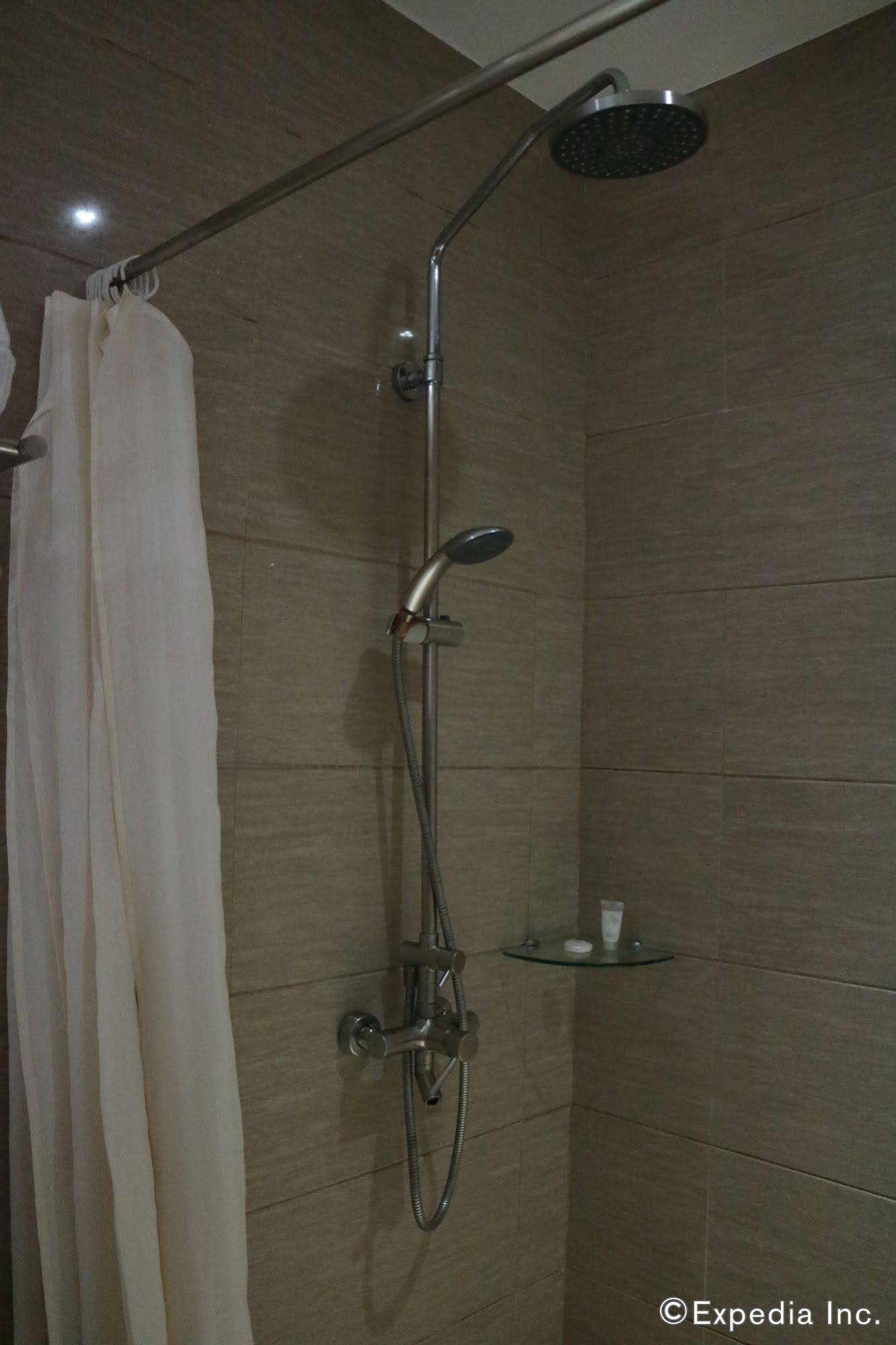 Avenue Suites