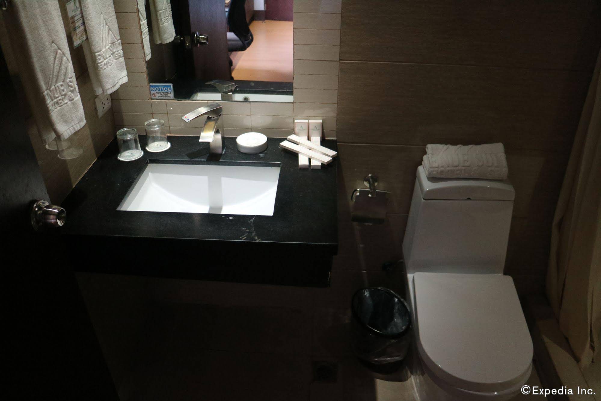Avenue Suites