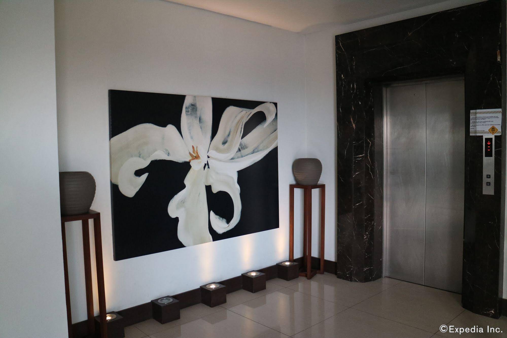 Avenue Suites