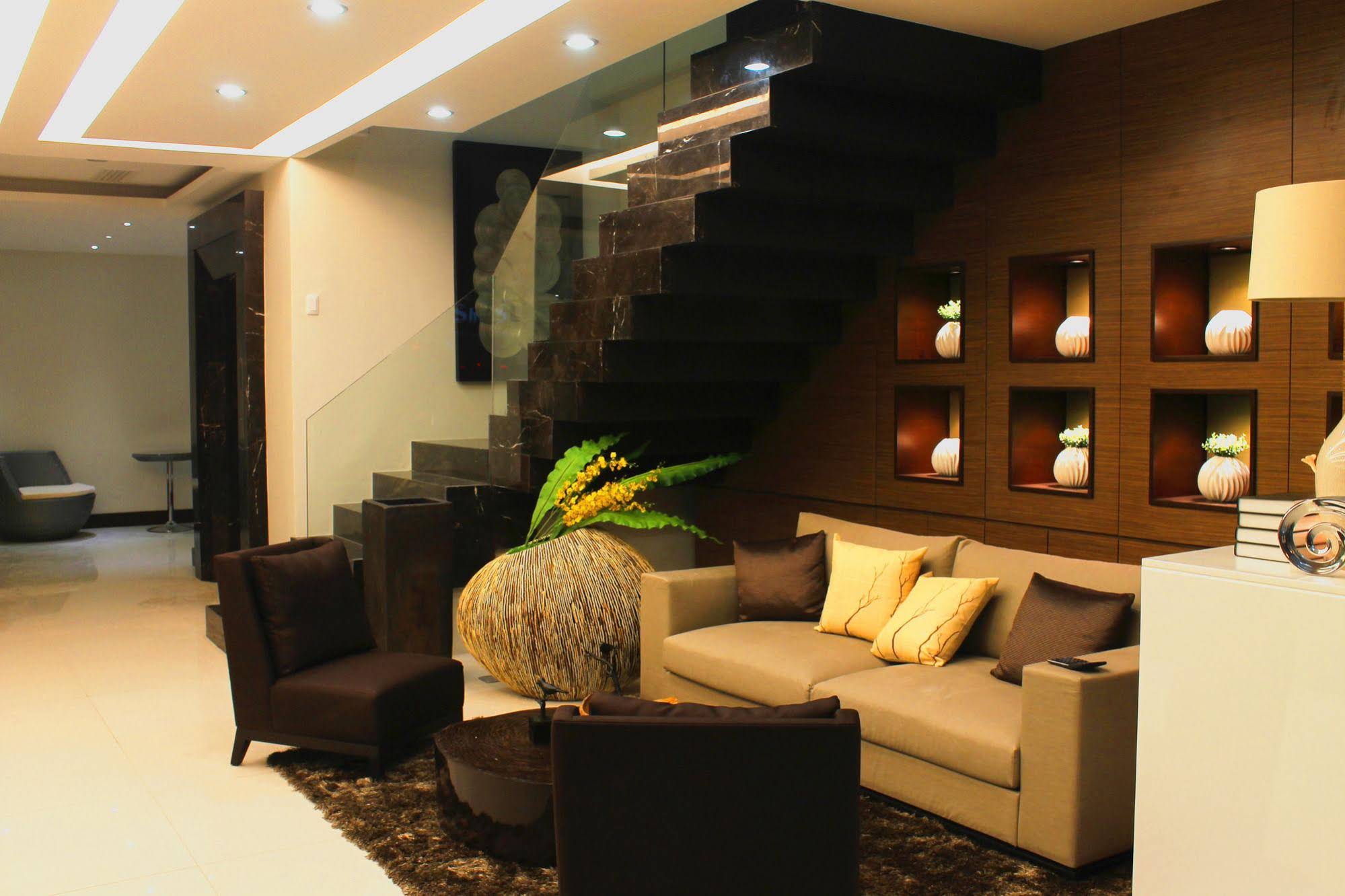 Avenue Suites