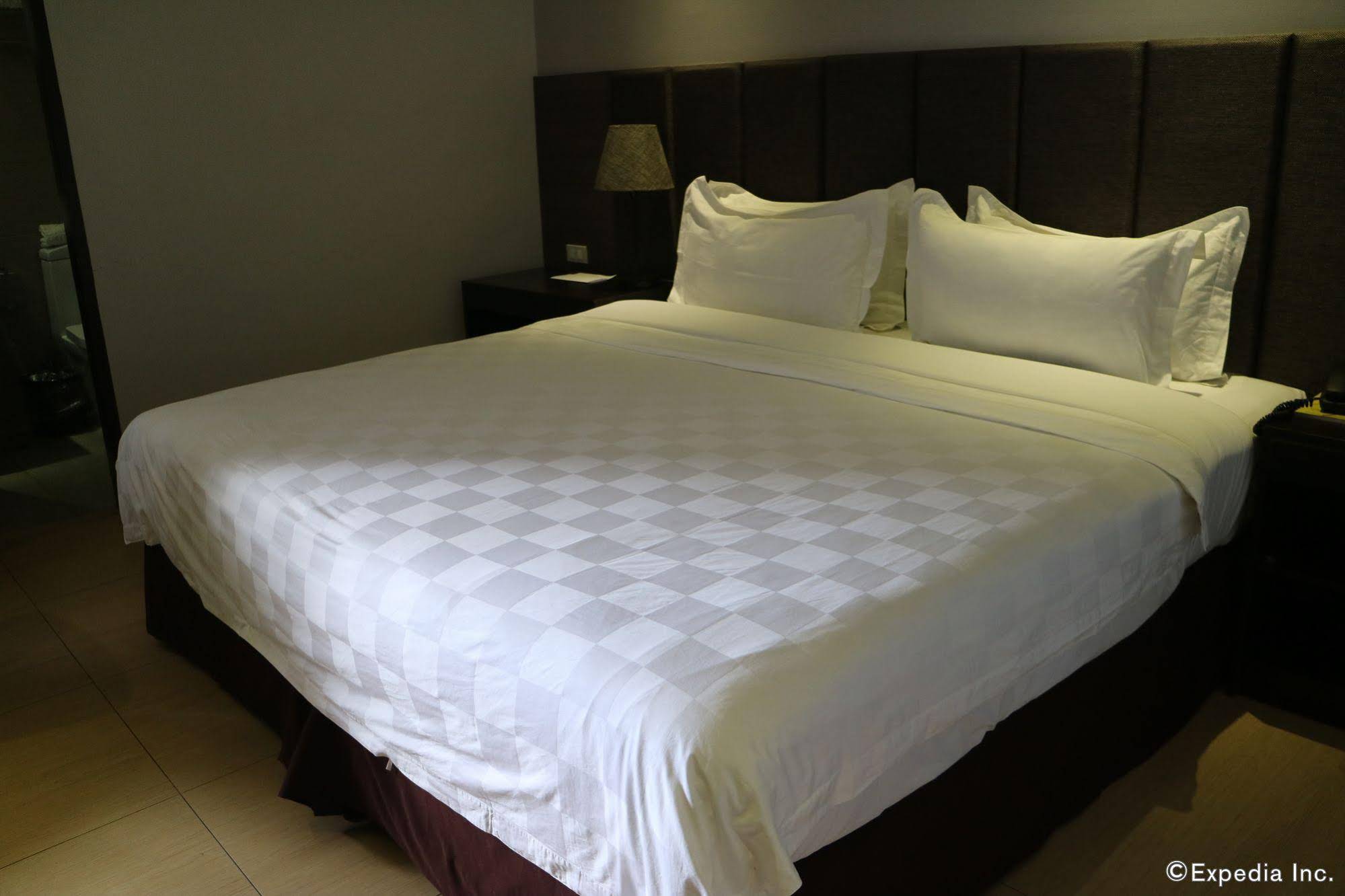 Avenue Suites