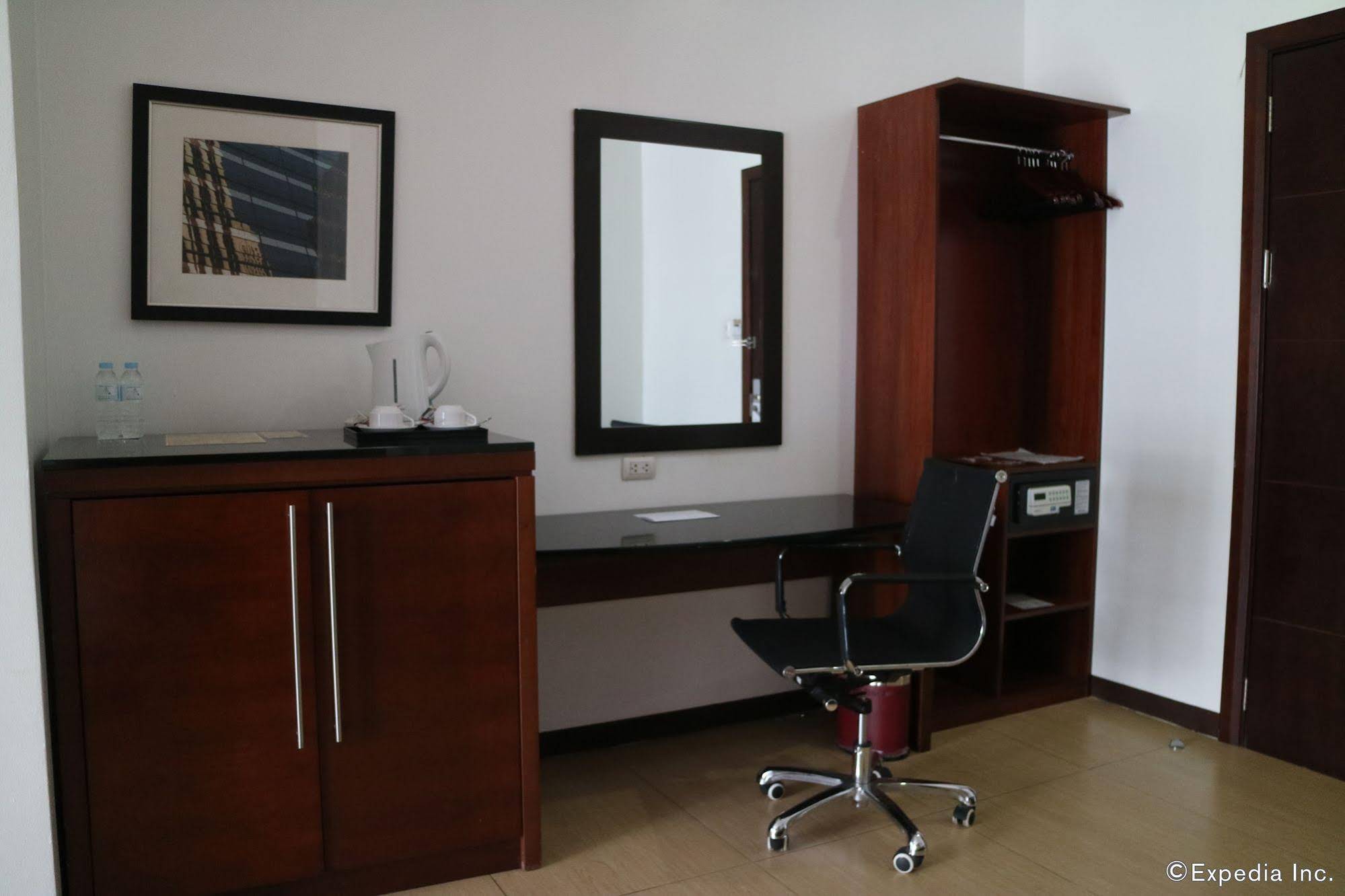 Avenue Suites