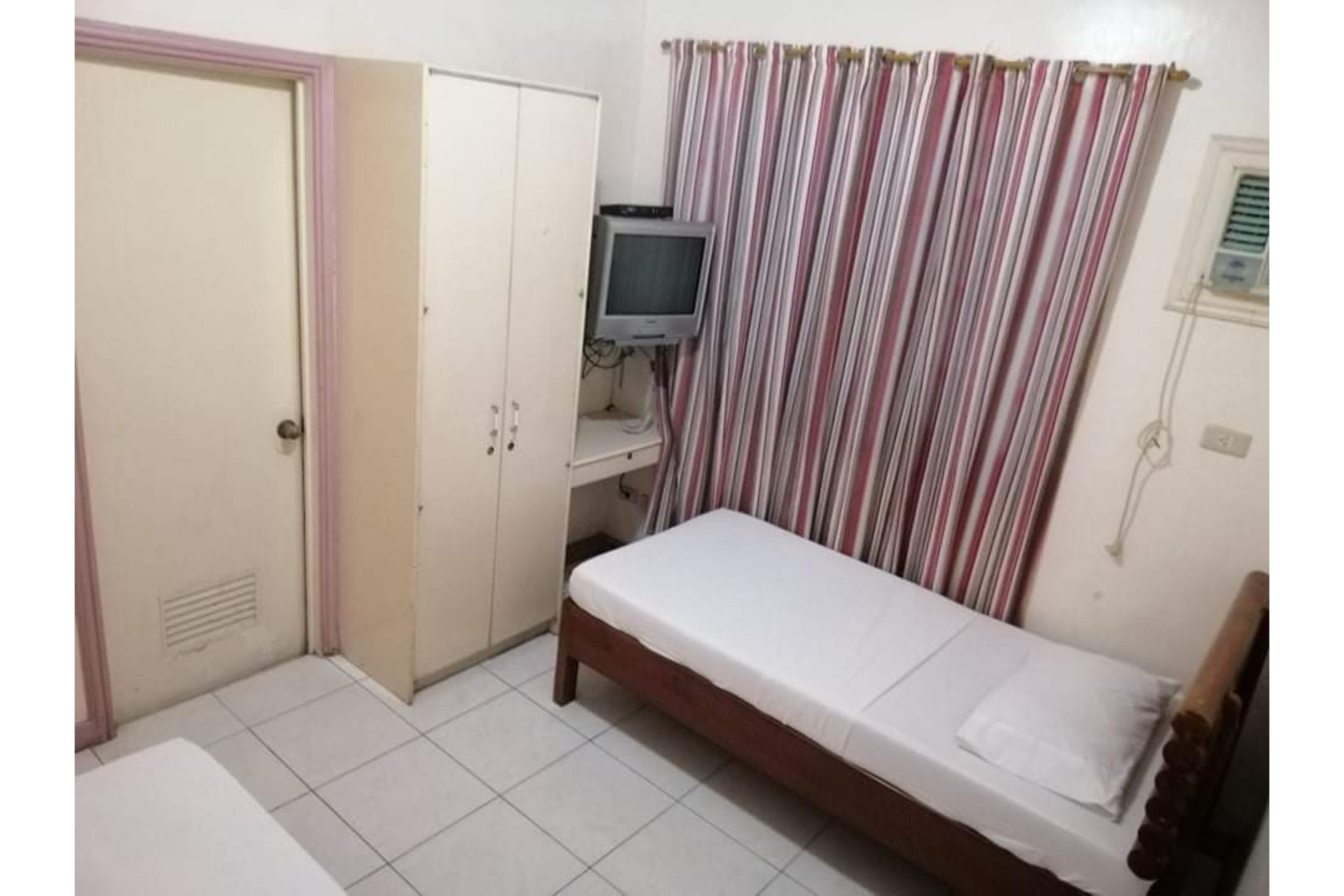 RedDoorz at Casa Marabella Villamonte Bacolod City