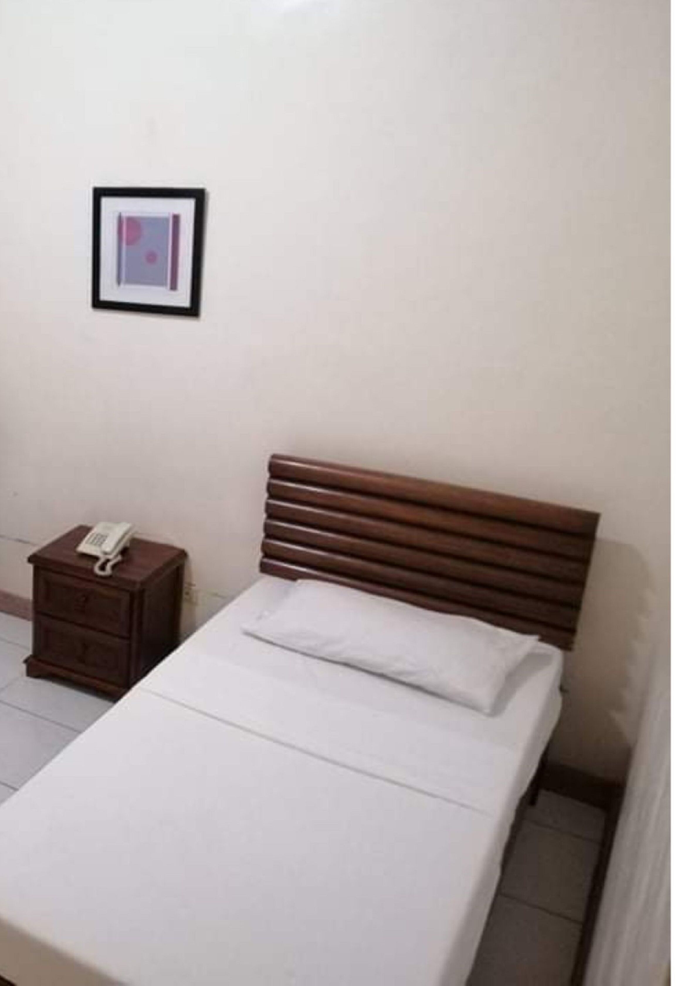 RedDoorz at Casa Marabella Villamonte Bacolod City