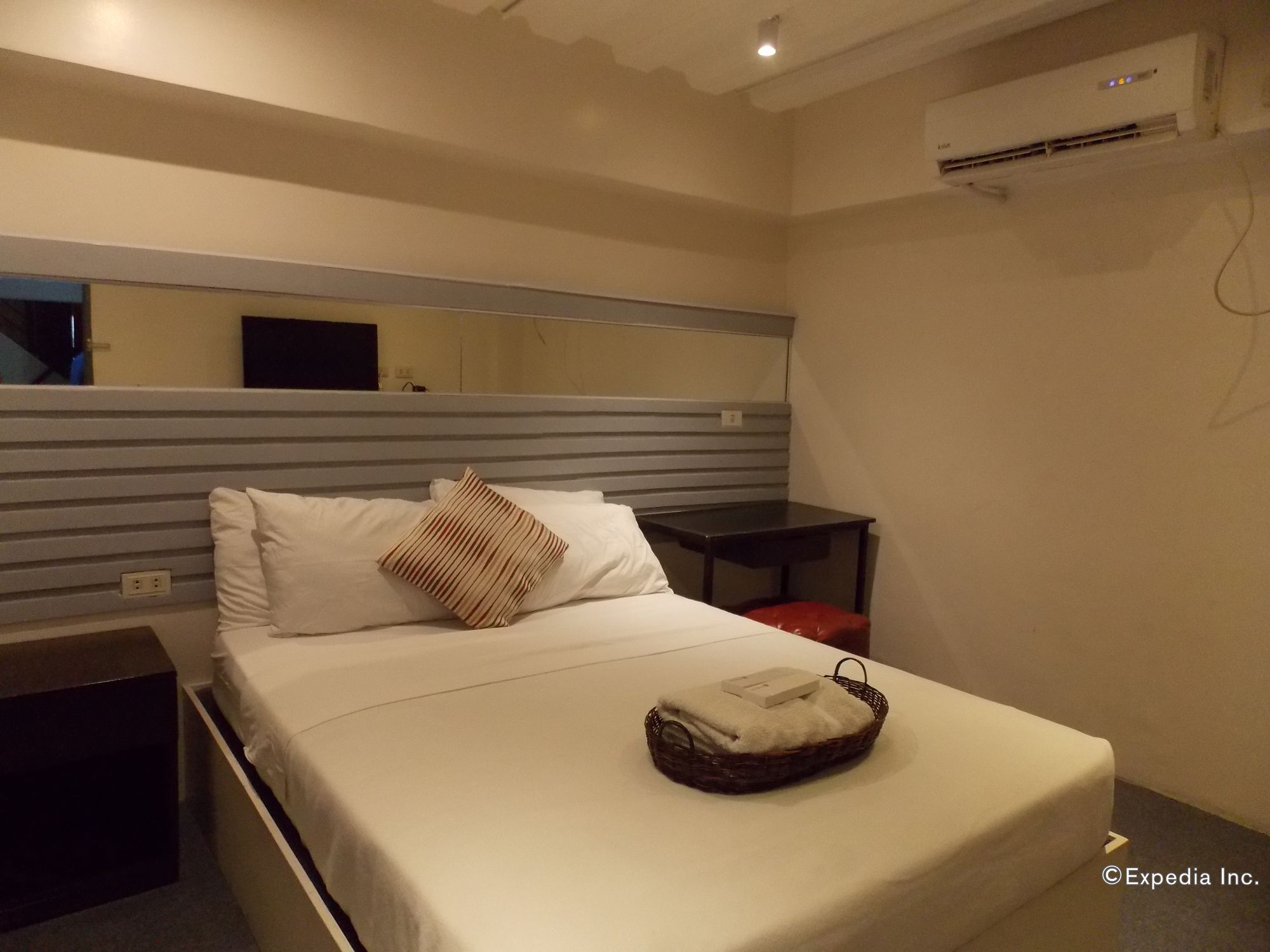Hometown Hotel Bacolod Lacson