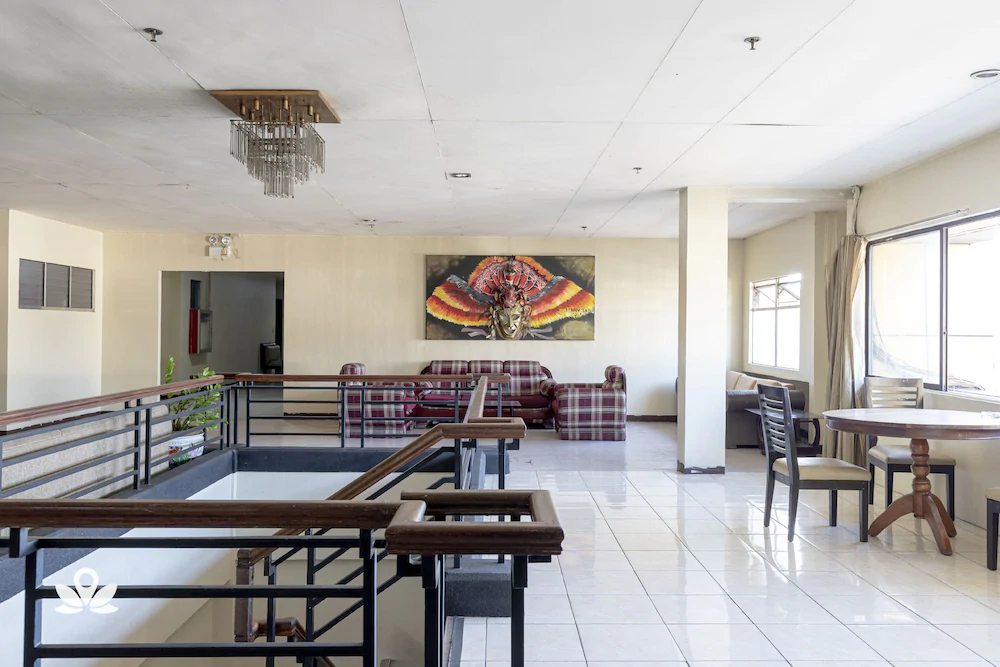 Middle Town Inn by ZEN Rooms