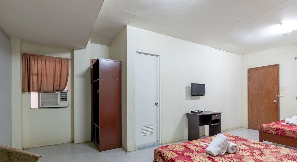 Middle Town Inn by ZEN Rooms