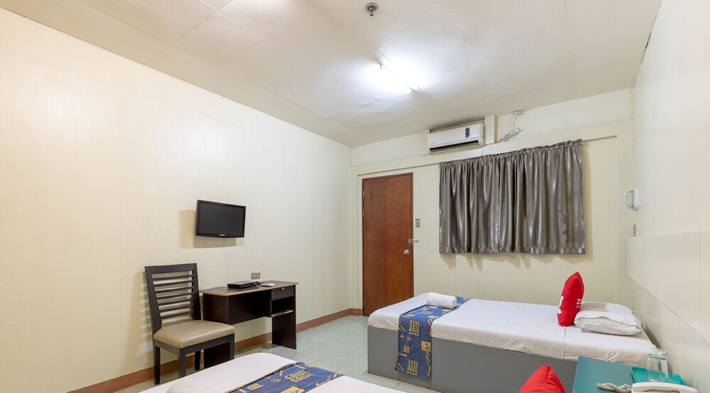 Middle Town Inn by ZEN Rooms