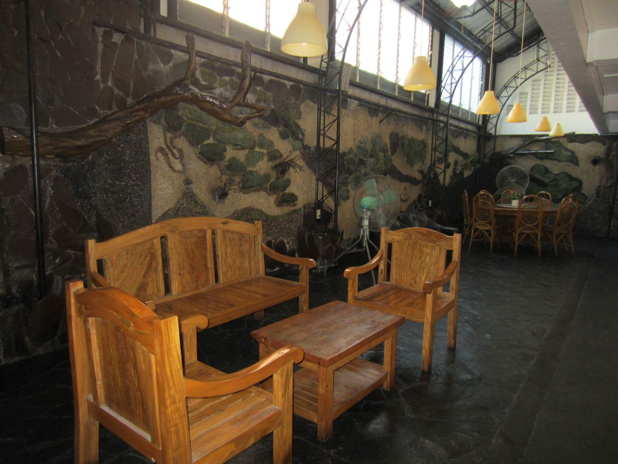 Pleasant Travelers Pension House