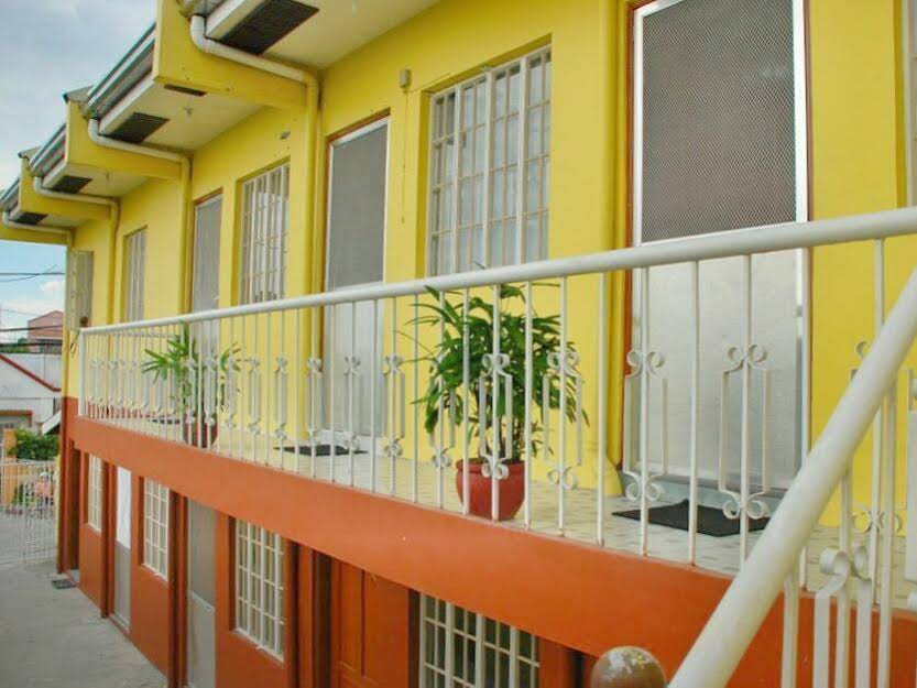 Hive Manila Guesthouses and Apartments