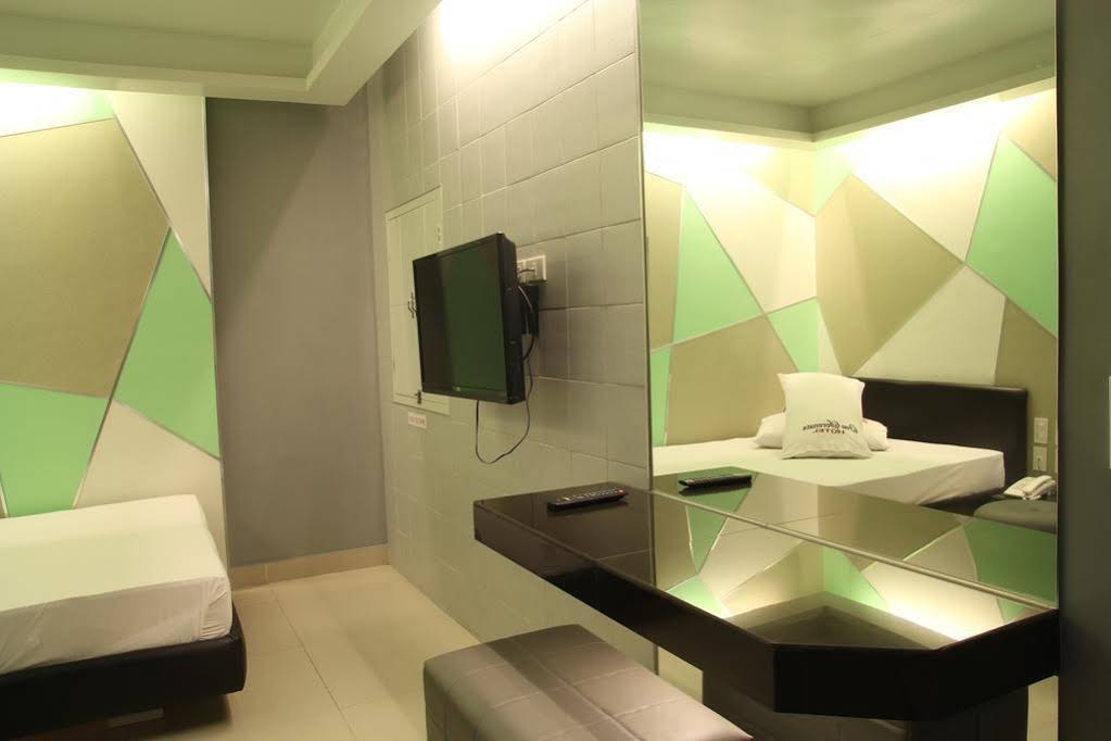 One Serenata Hotel Bacoor