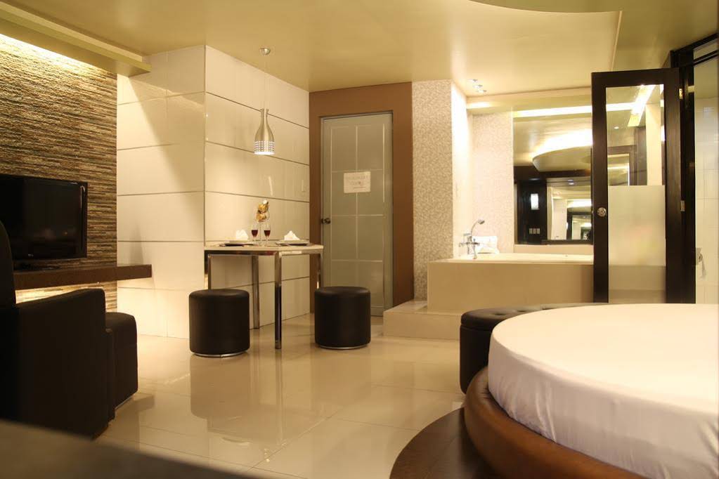 One Serenata Hotel Bacoor