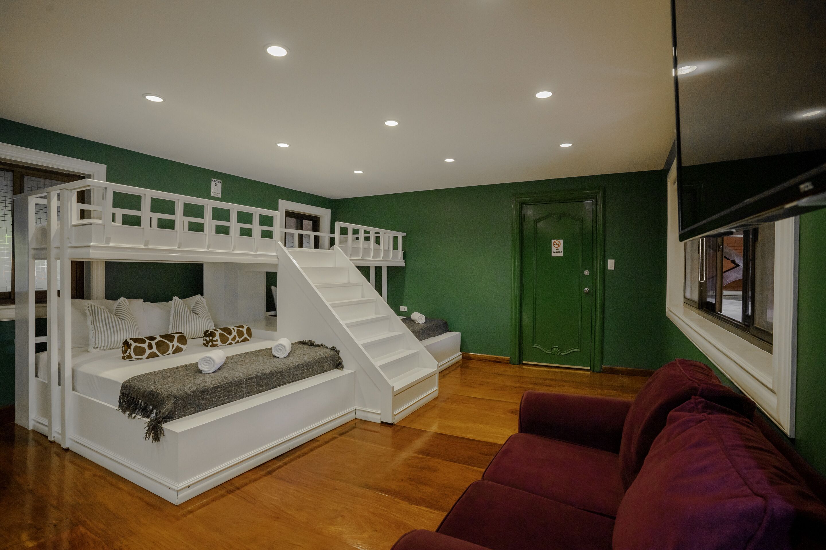 Capital O 729 Oak And Stone Bed And Breakfast