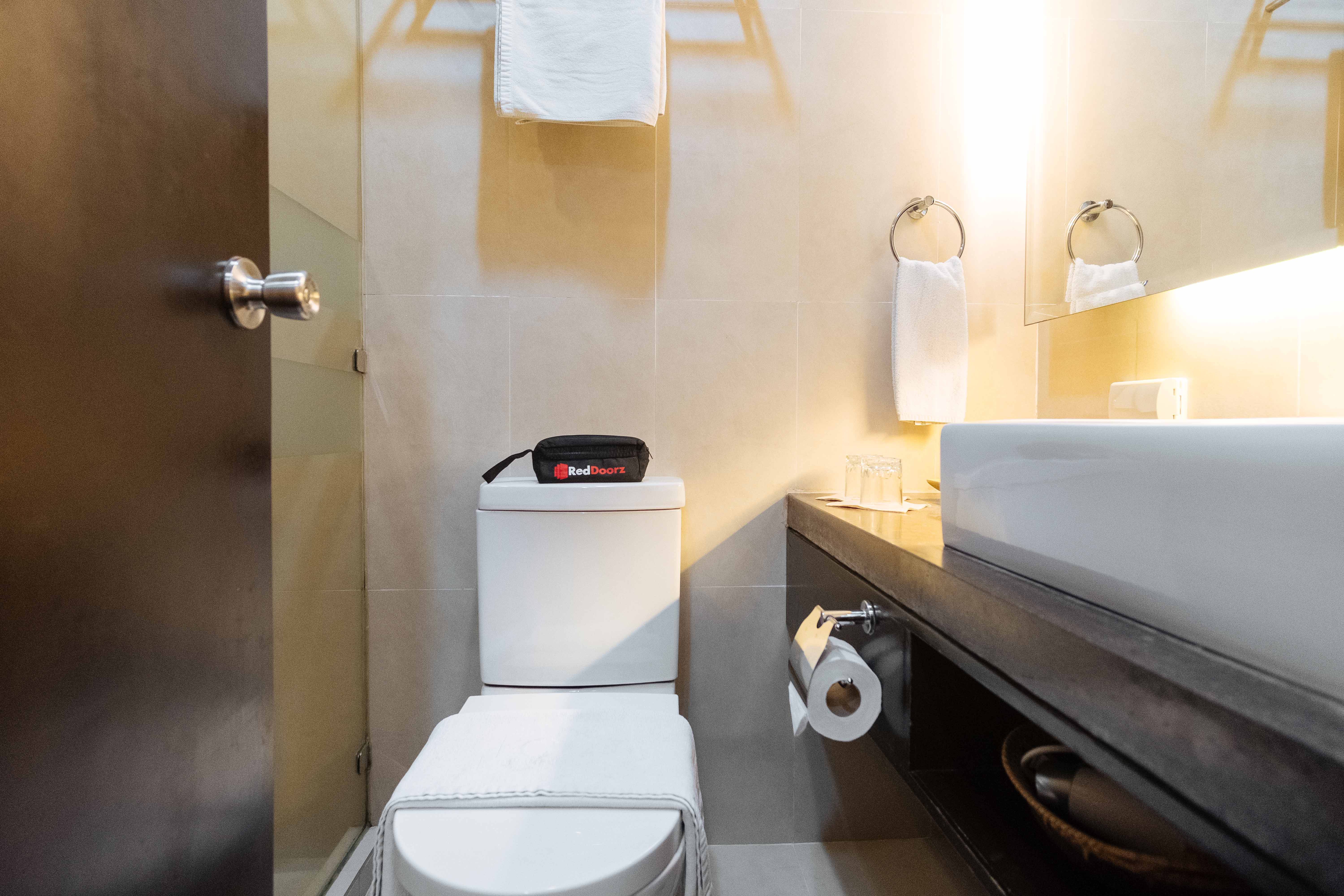 C Boutique Hotel by RedDoorz