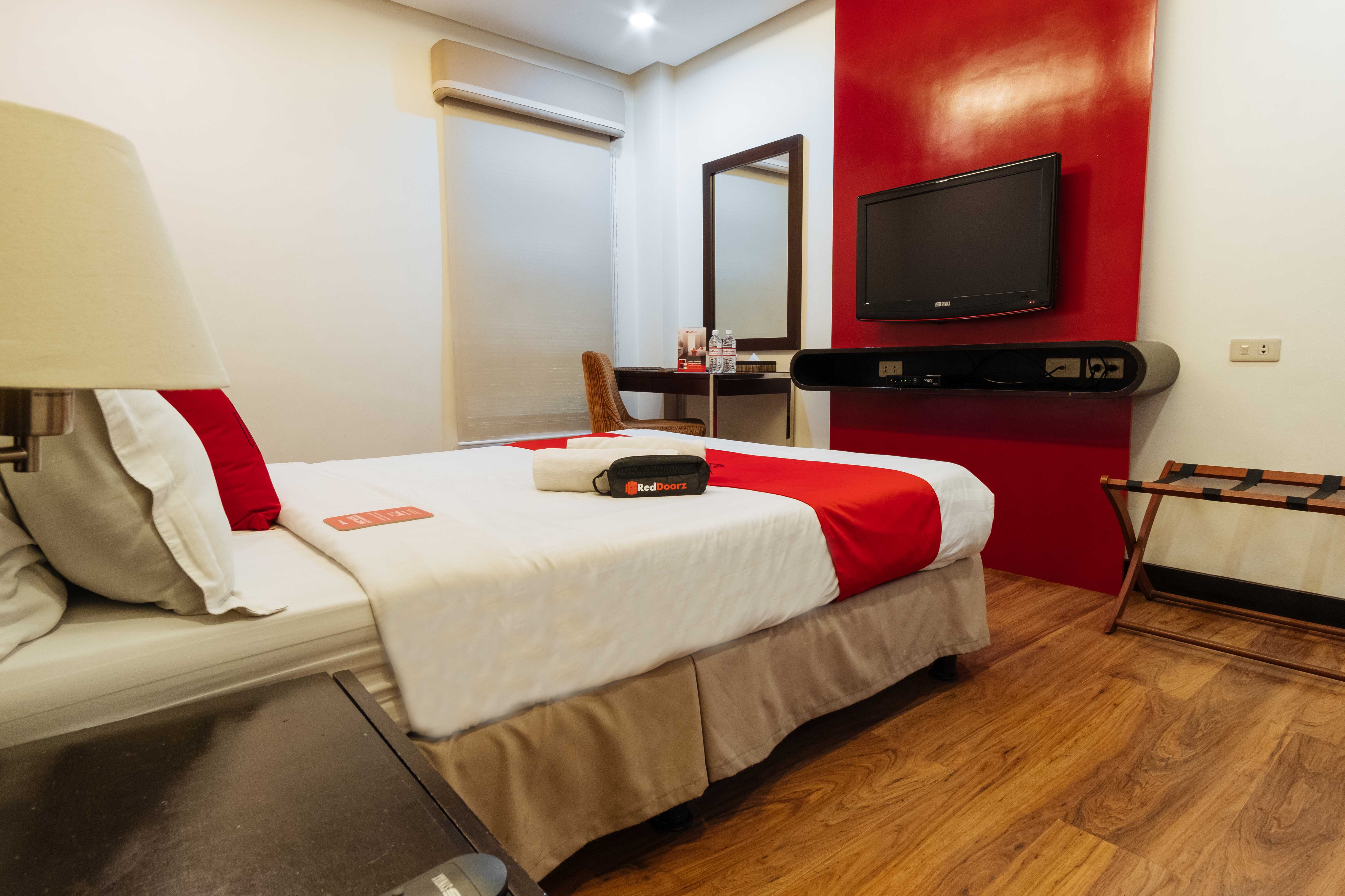 C Boutique Hotel by RedDoorz