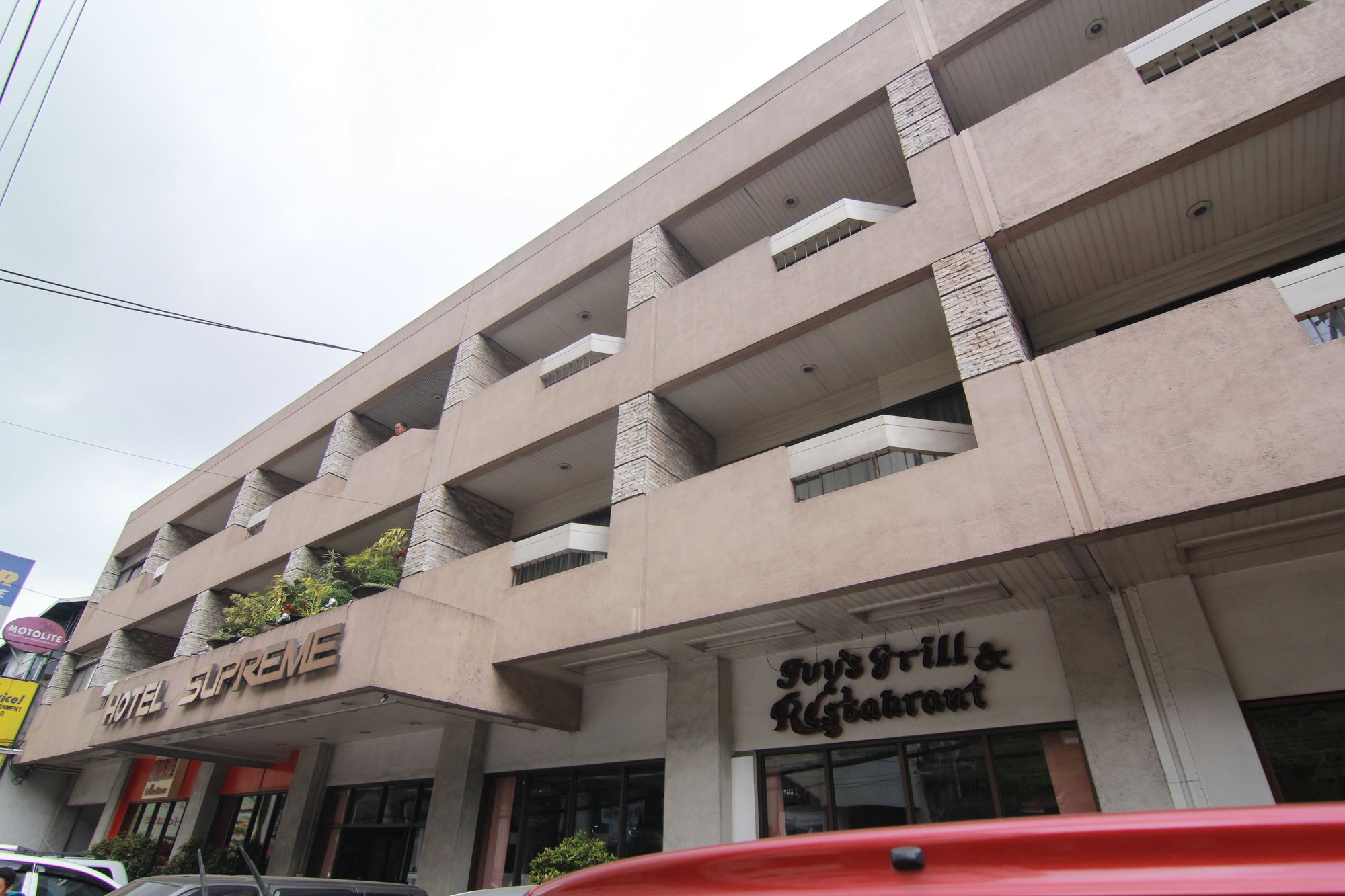 Hotel Supreme