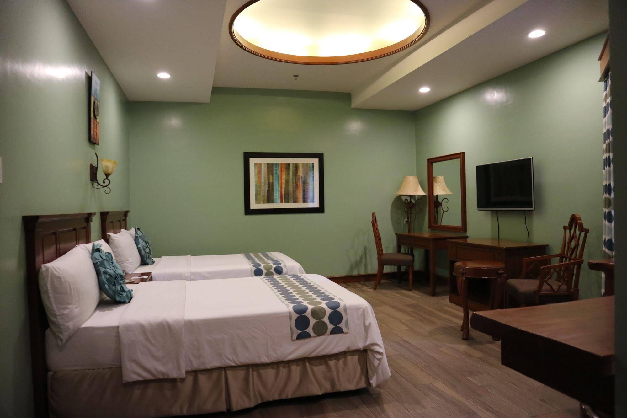 Paragon Hotel & Suites