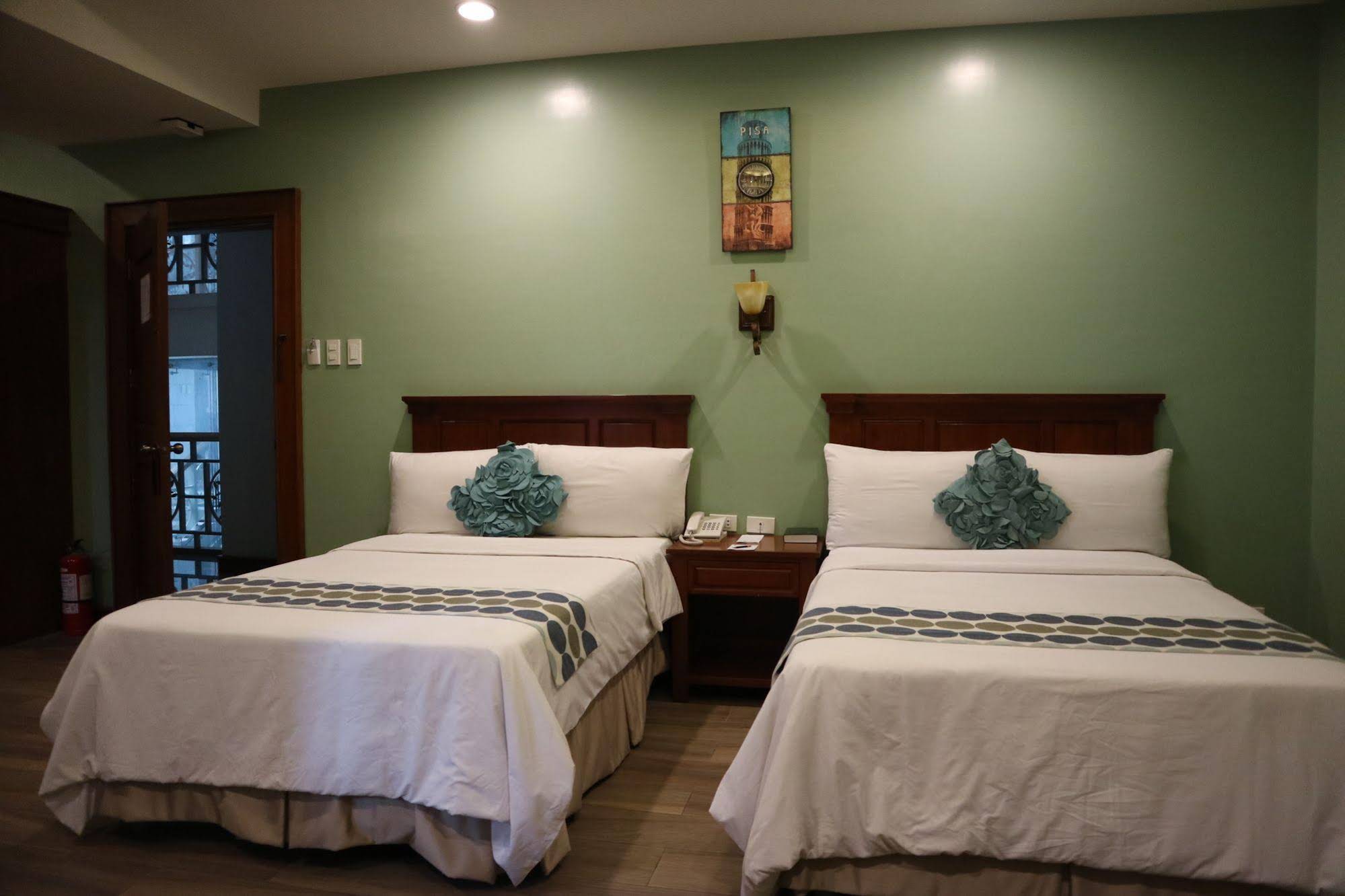 Paragon Hotel & Suites