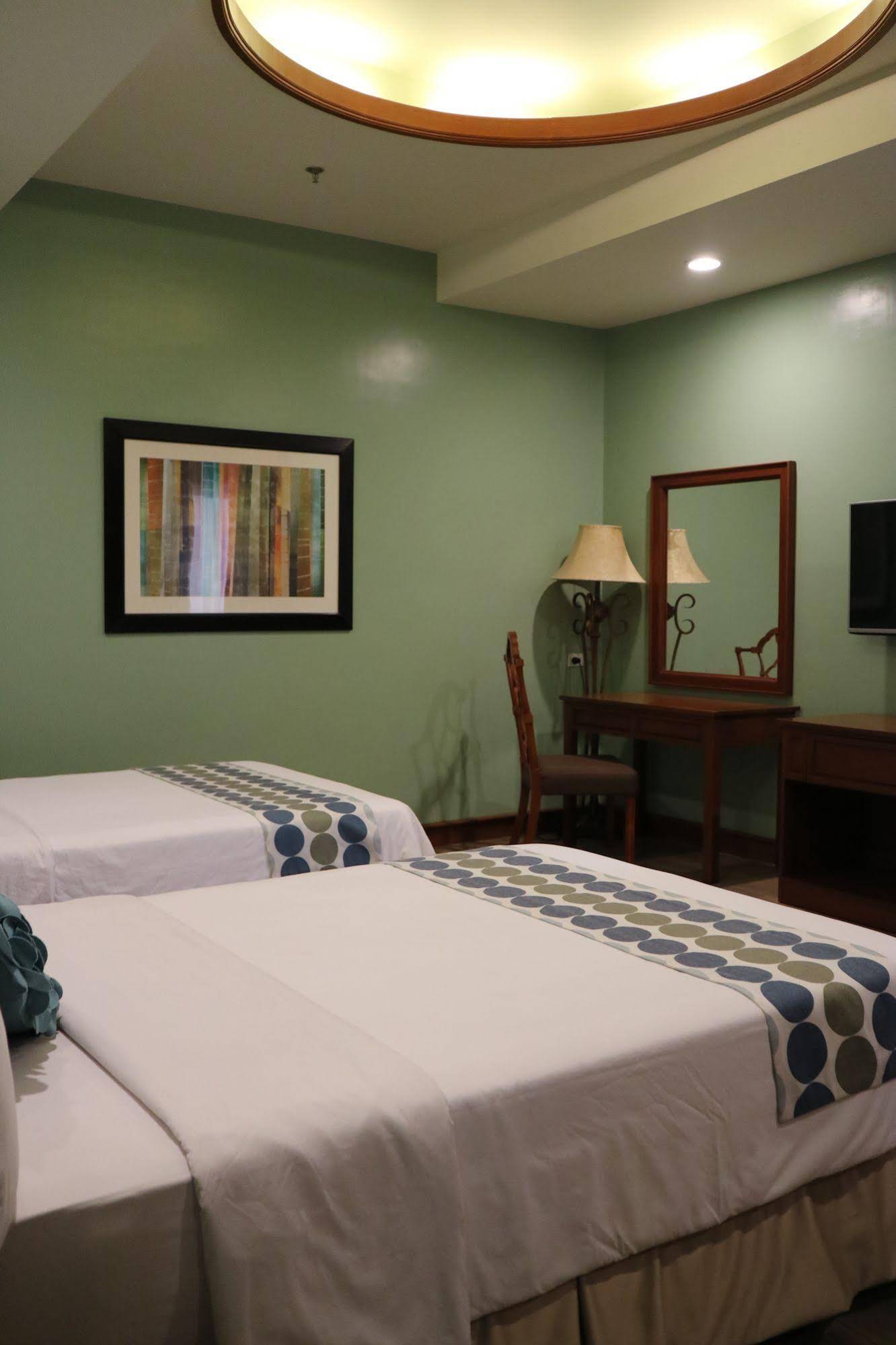 Paragon Hotel & Suites