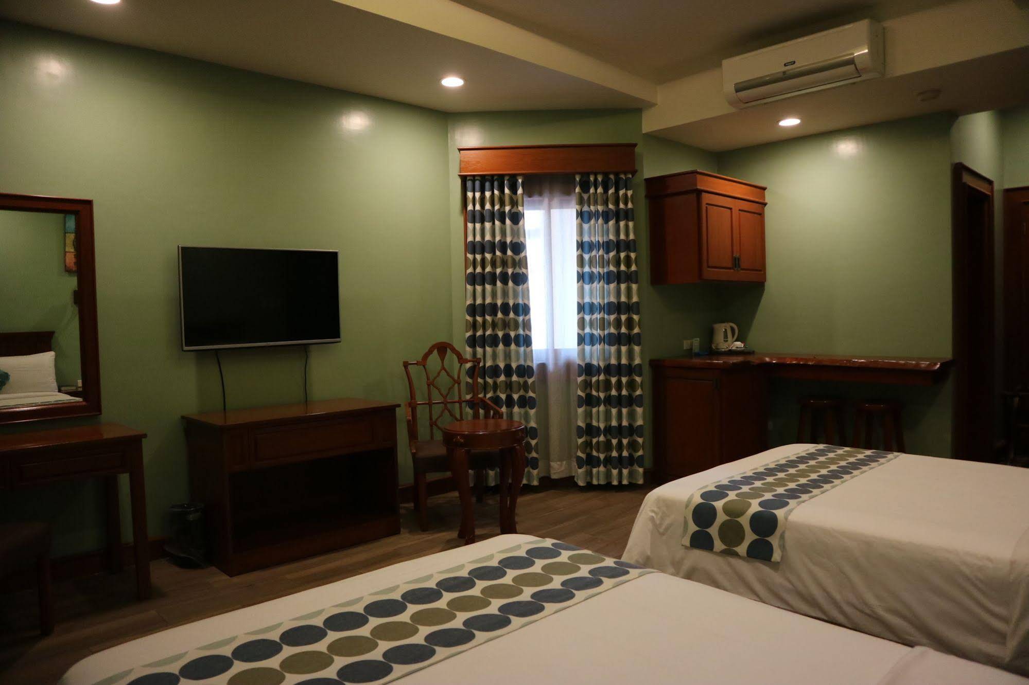 Paragon Hotel & Suites