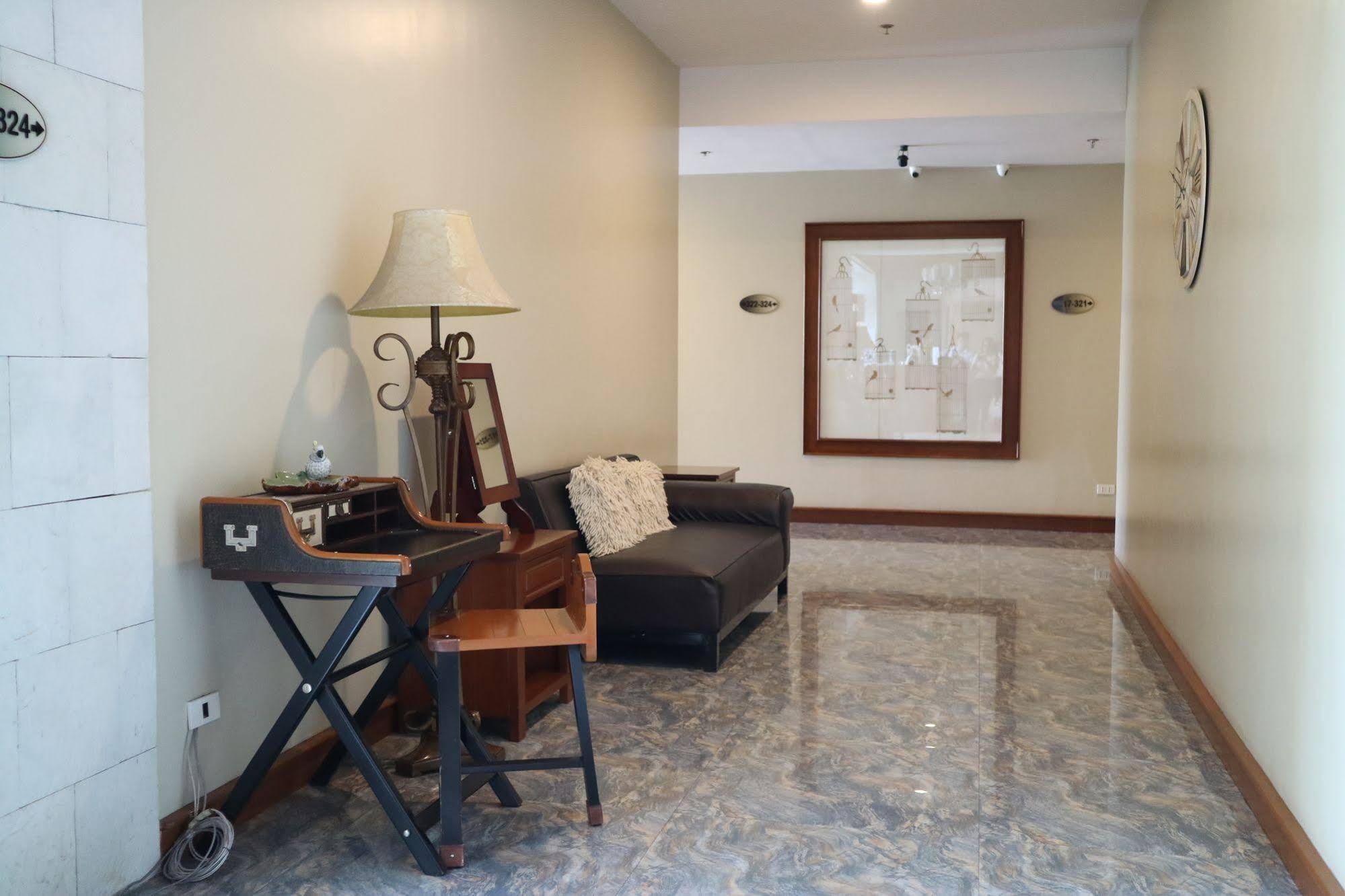 Paragon Hotel & Suites