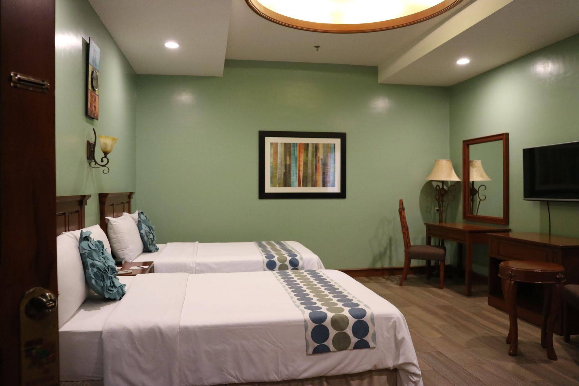 Paragon Hotel & Suites