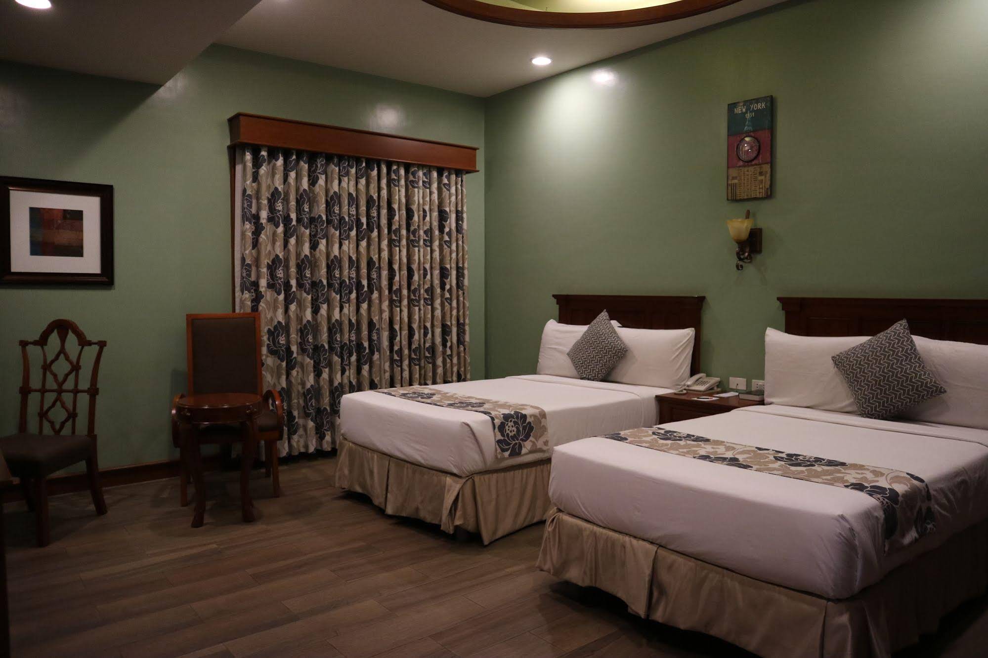 Paragon Hotel & Suites