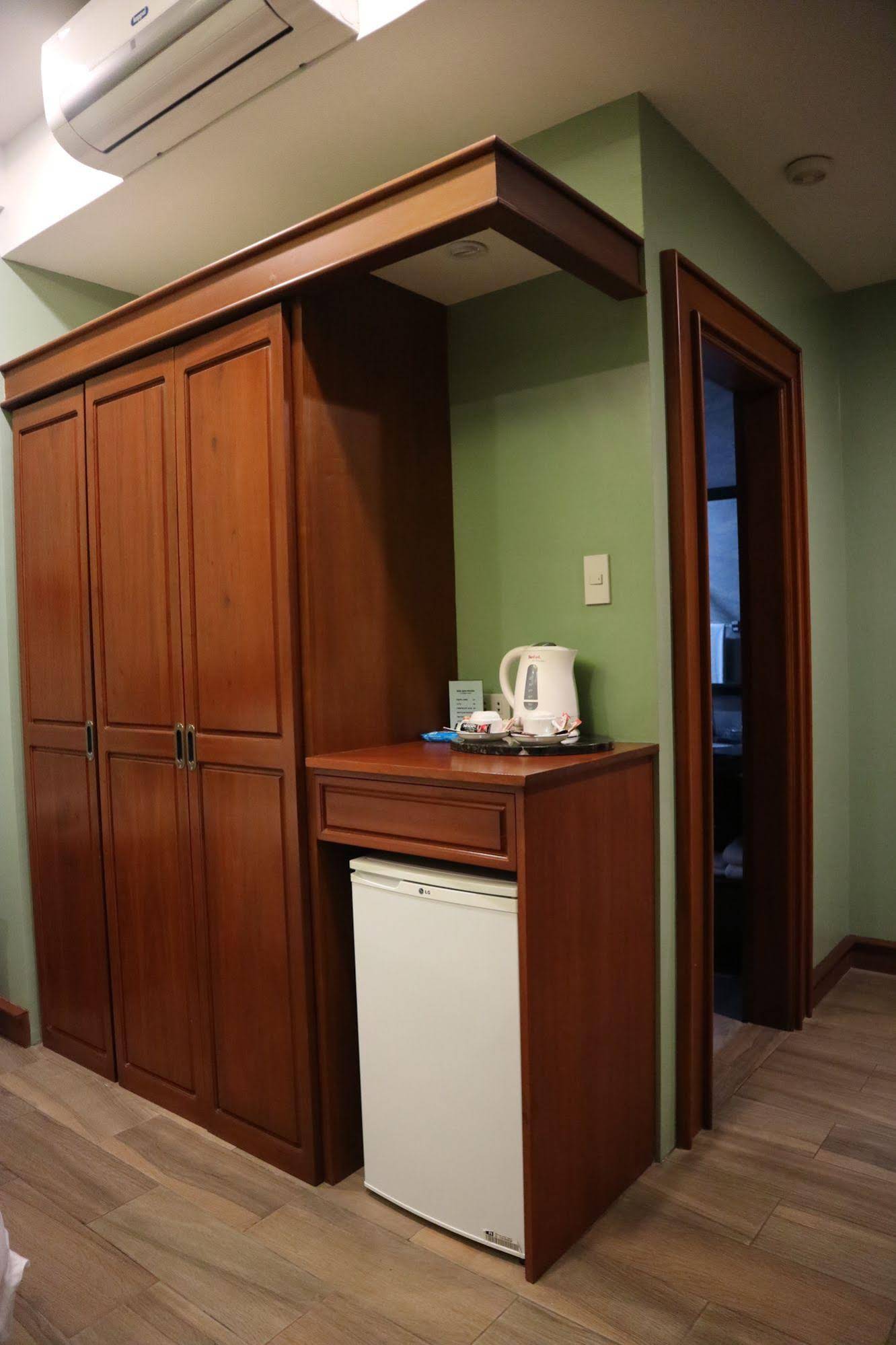 Paragon Hotel & Suites