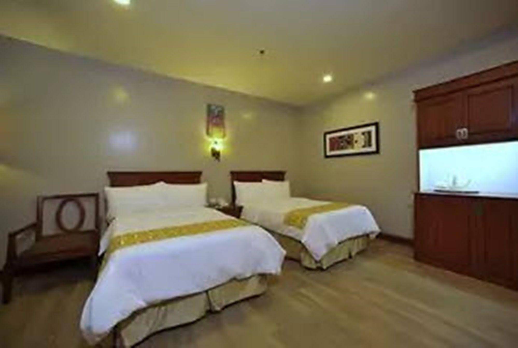 Paragon Hotel & Suites