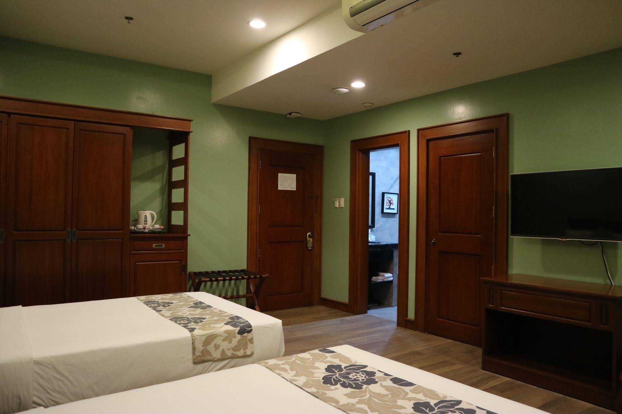 Paragon Hotel & Suites