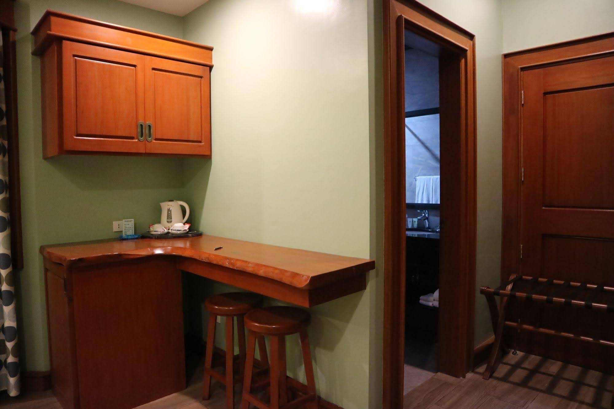 Paragon Hotel & Suites