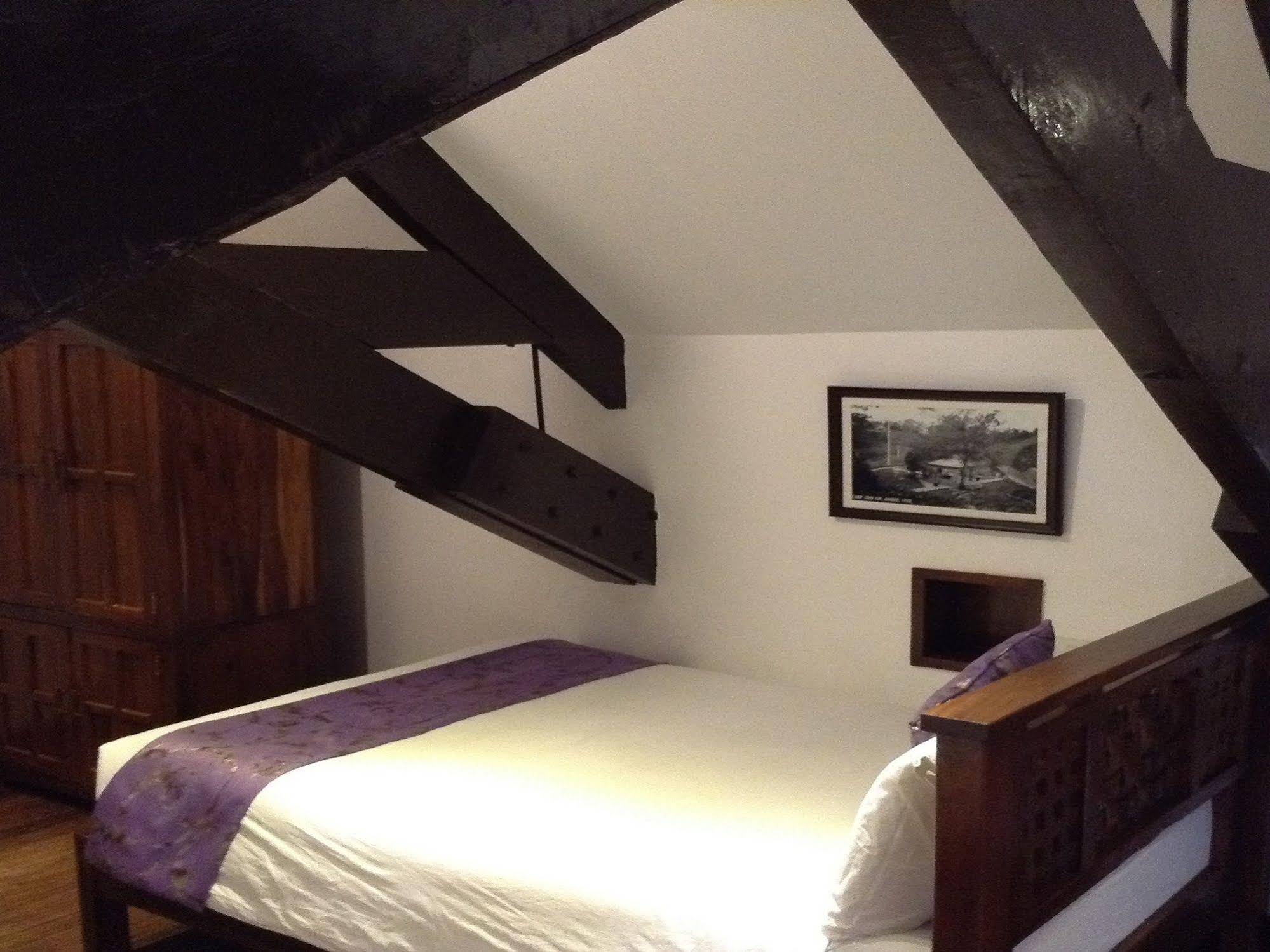 Safari Lodge Baguio by Log Cabin Hotel