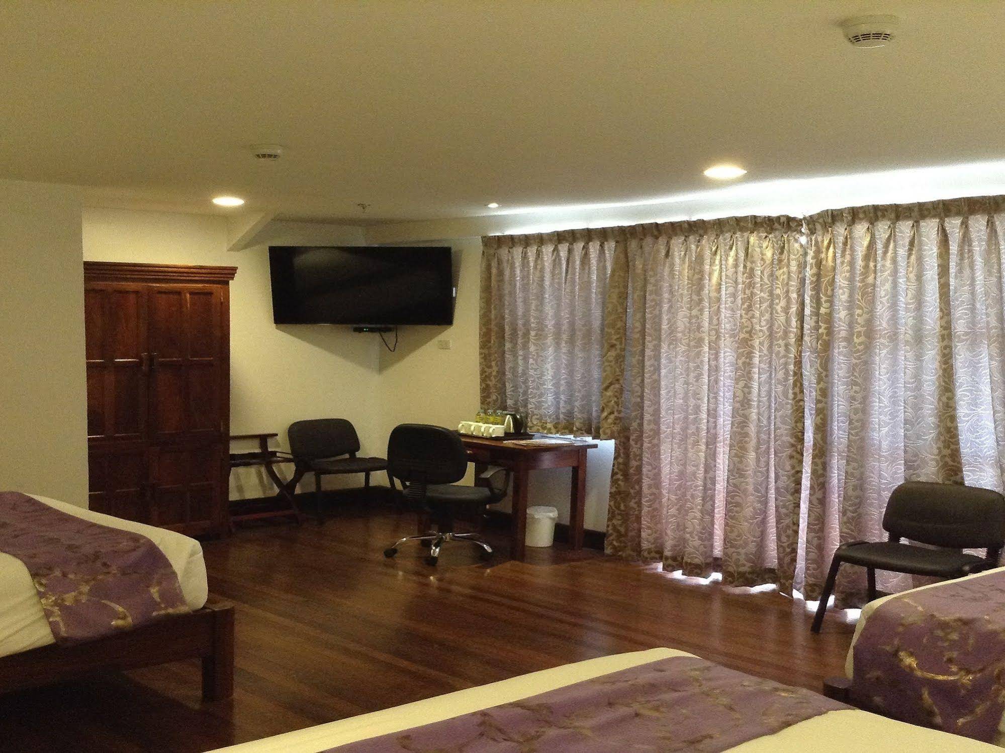 Safari Lodge Baguio by Log Cabin Hotel