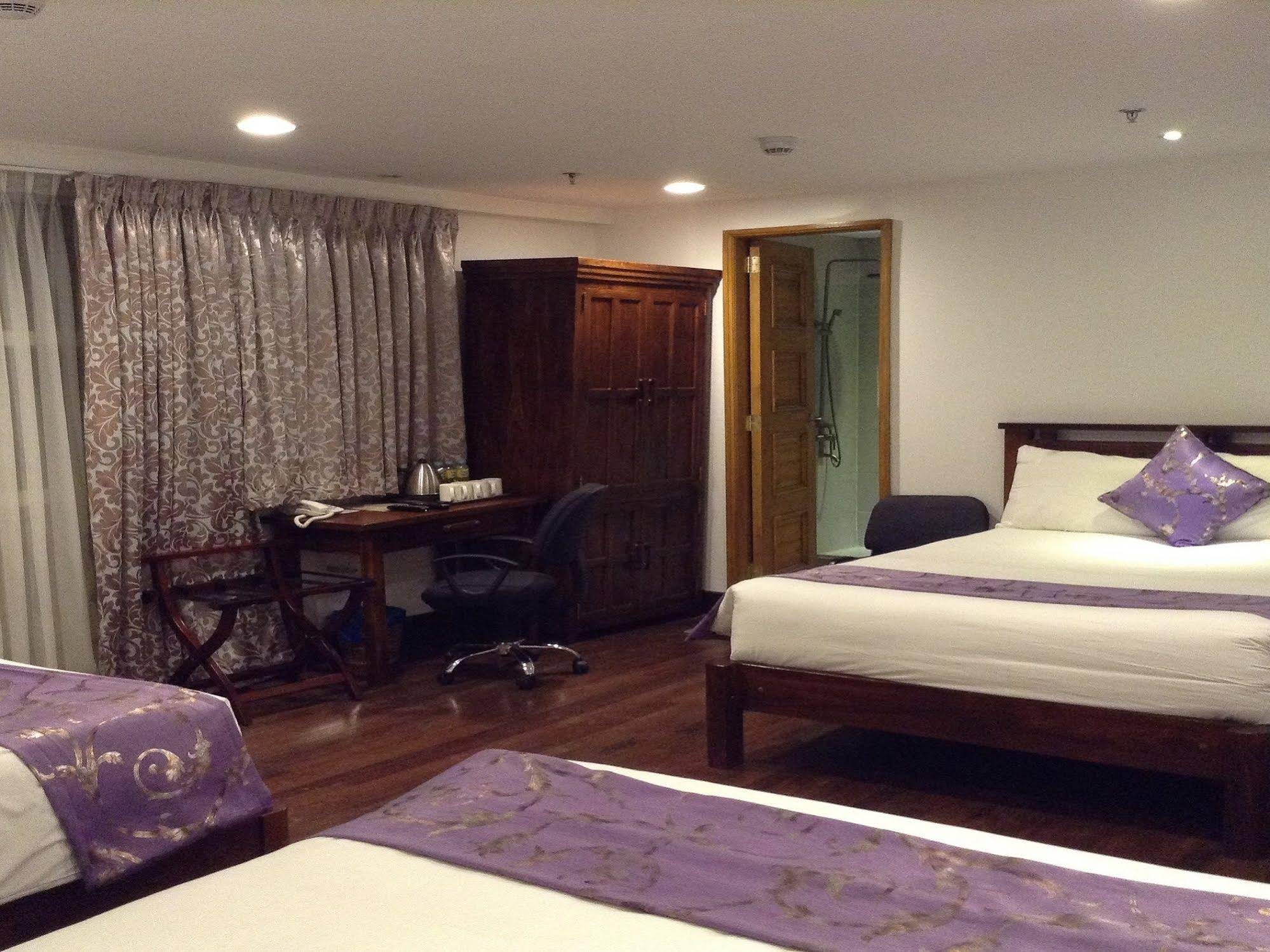 Safari Lodge Baguio by Log Cabin Hotel