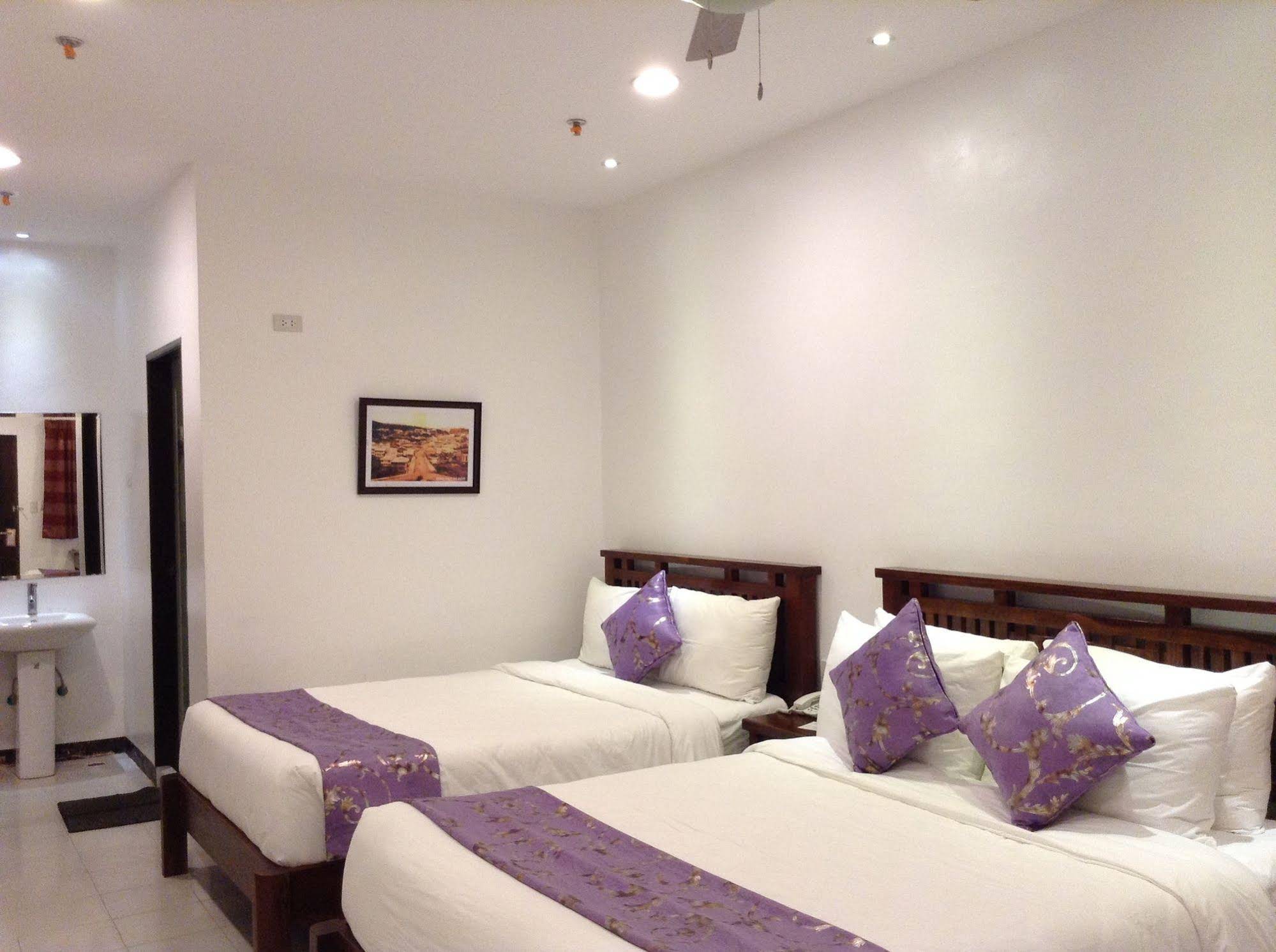 Safari Lodge Baguio by Log Cabin Hotel