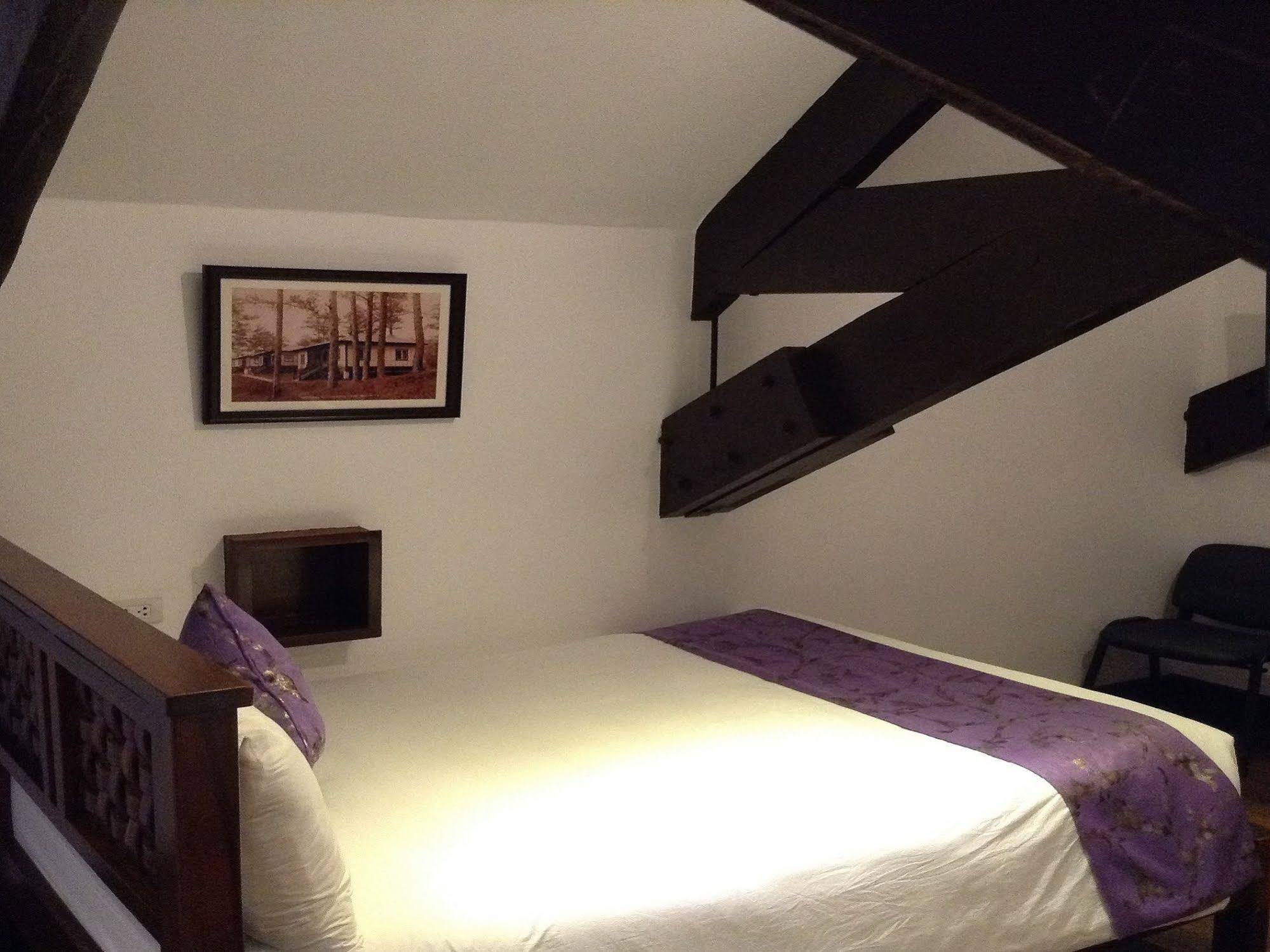 Safari Lodge Baguio by Log Cabin Hotel