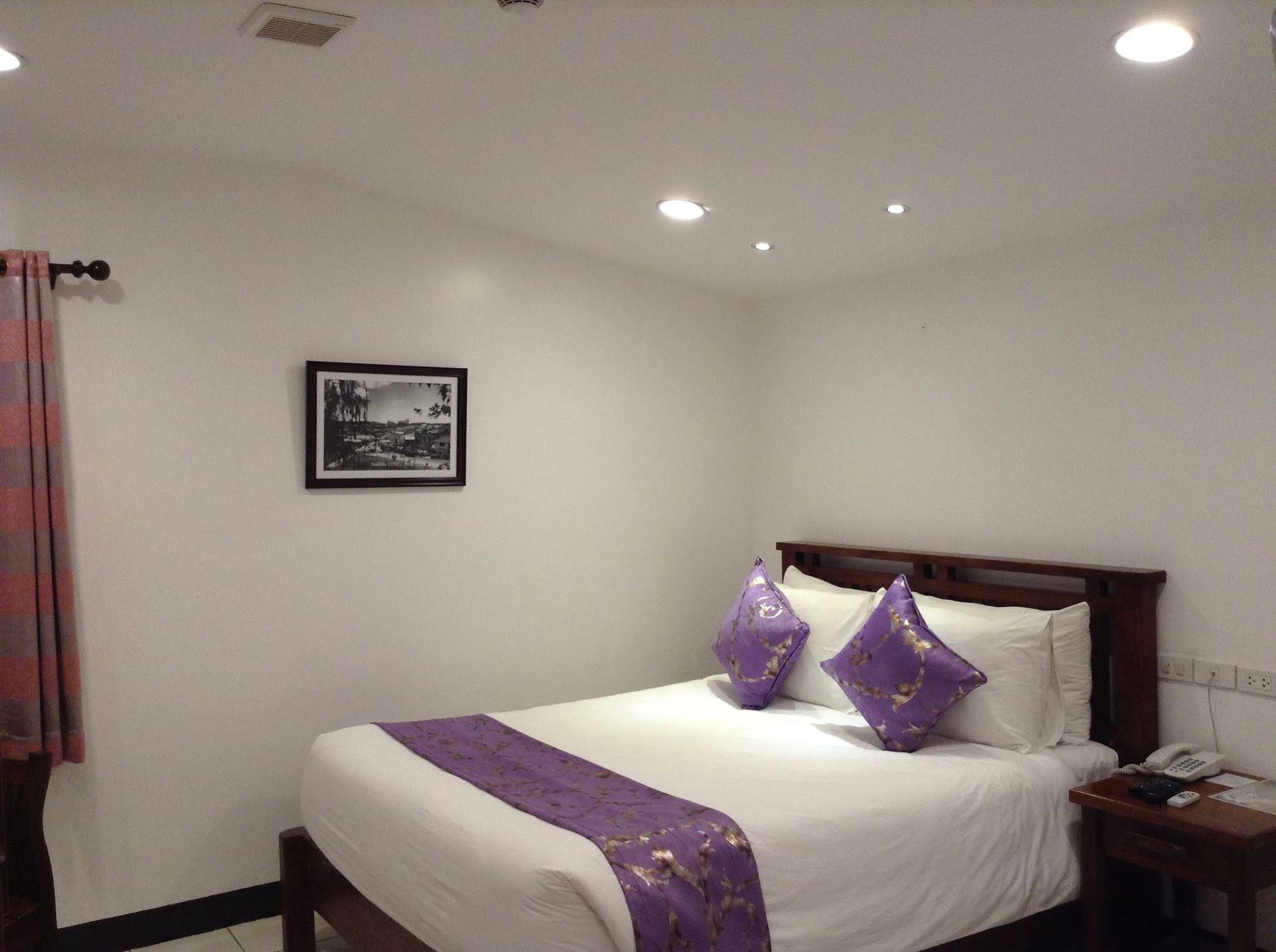 Safari Lodge Baguio by Log Cabin Hotel