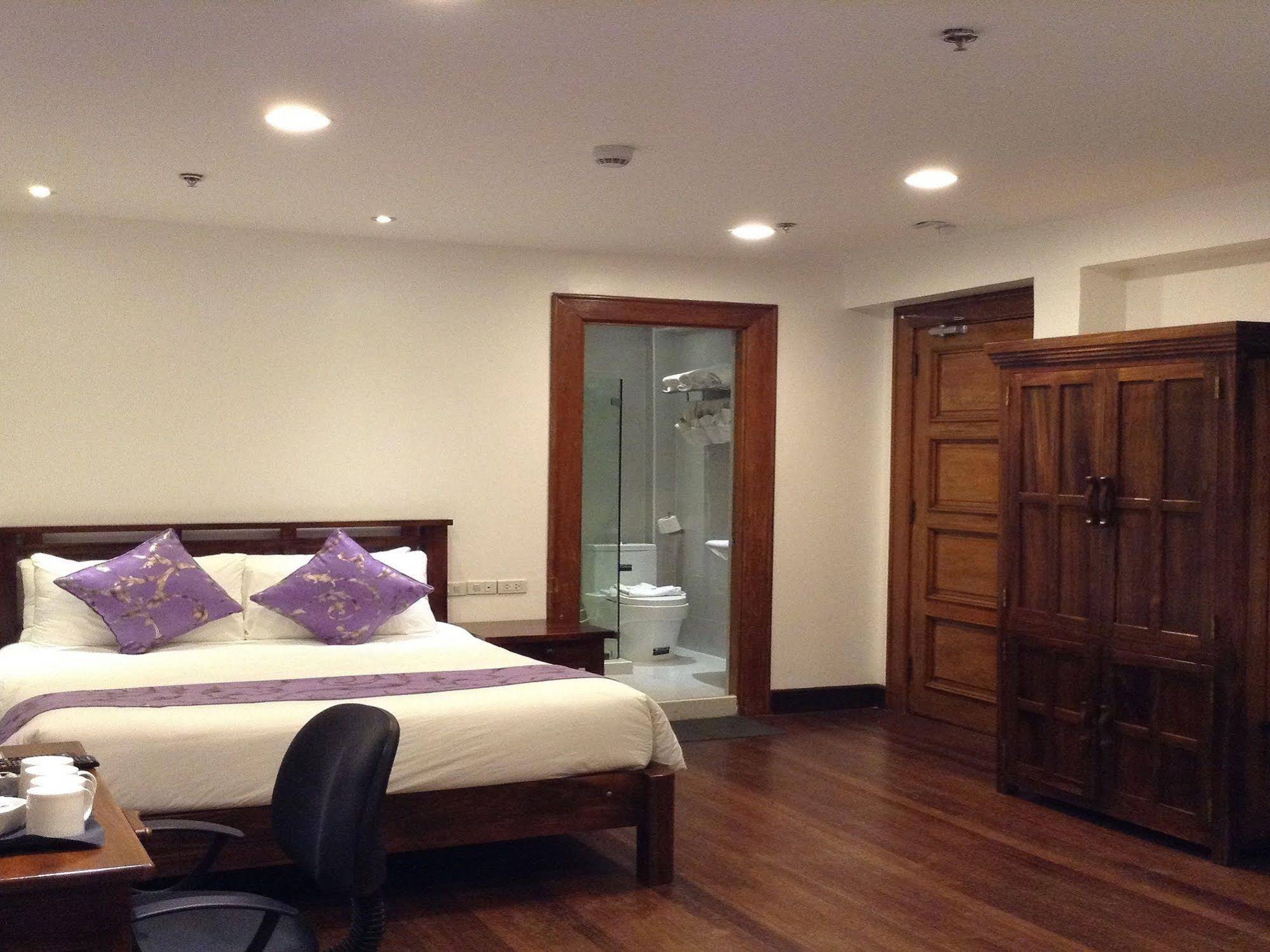 Safari Lodge Baguio by Log Cabin Hotel