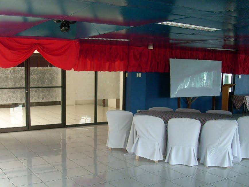 Summer Place Hotel