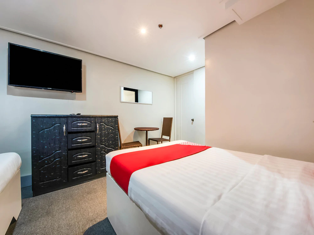 Sunset View Ridge Residences by OYO Rooms