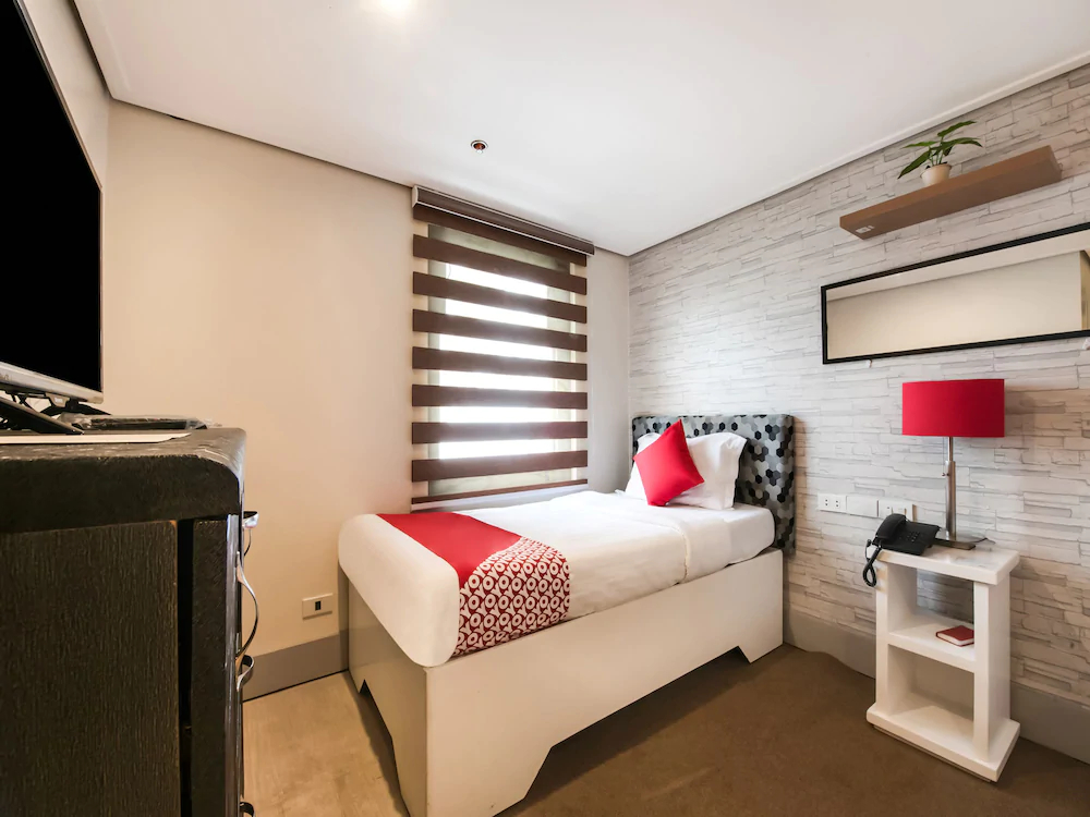 Sunset View Ridge Residences by OYO Rooms