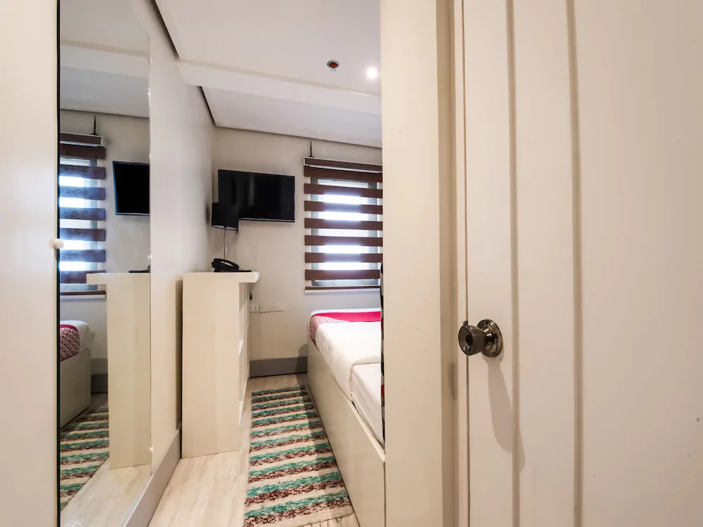 Sunset View Ridge Residences by OYO Rooms